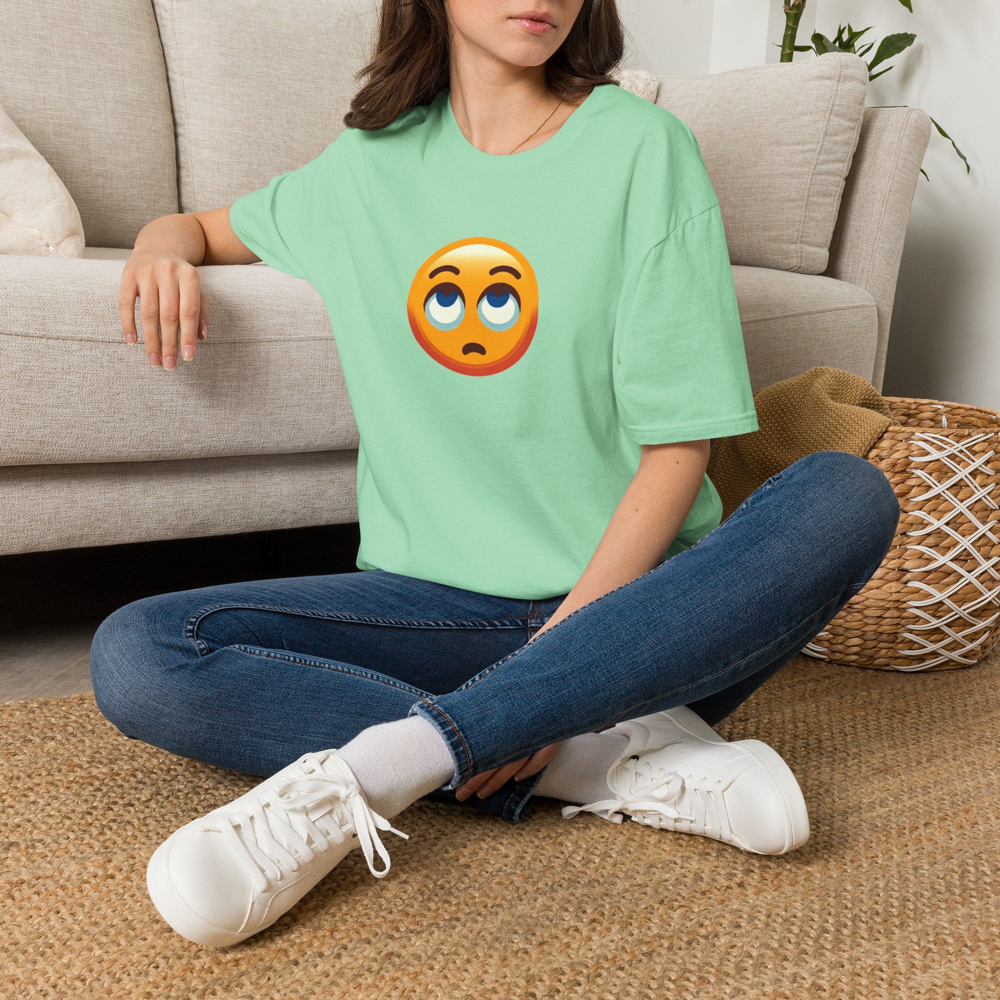 Camiseta unisex de estilo suave con emoji de ojos en blanco | Camiseta gráfica informal para el día a día