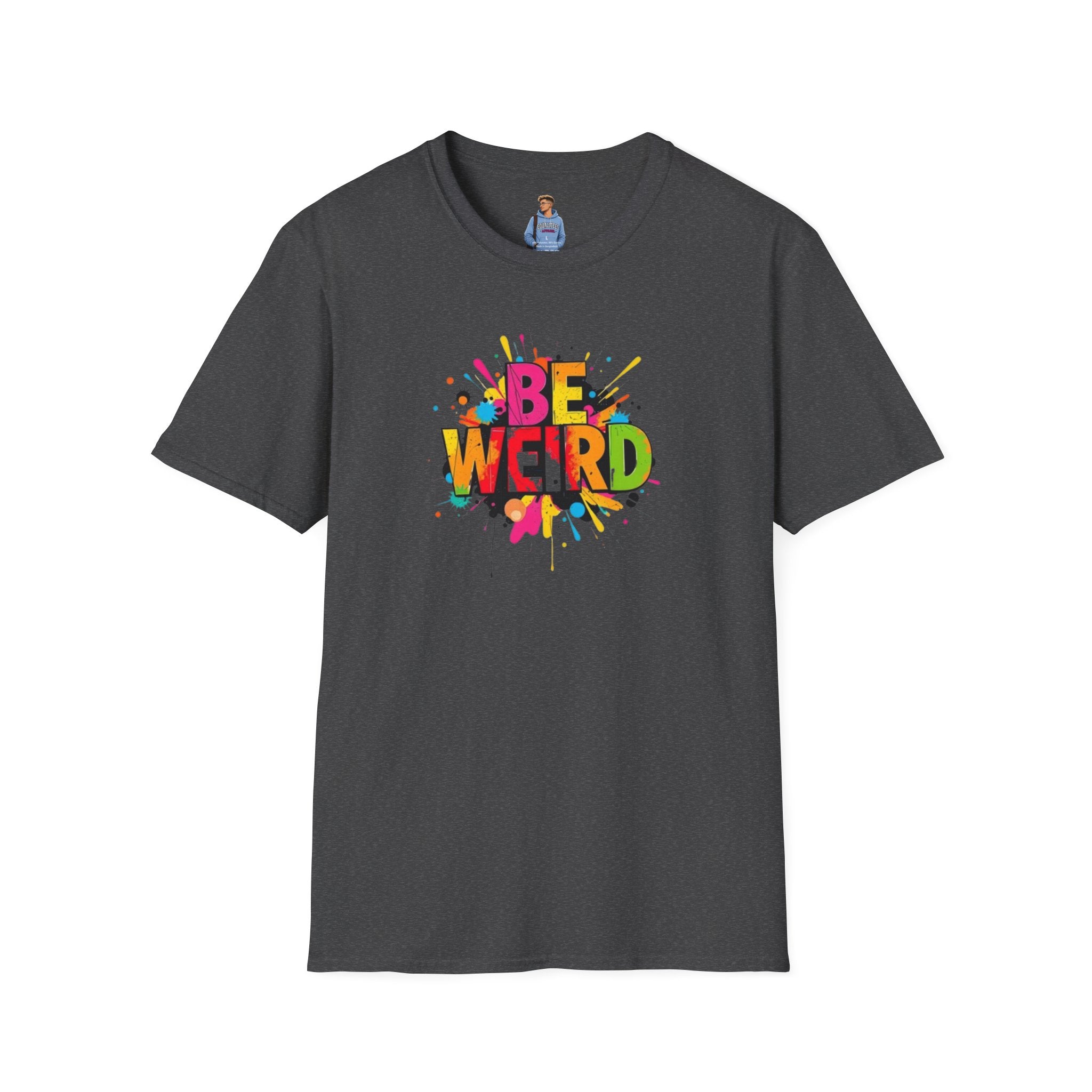 Camiseta unisex de estilo suave Be Weird: camiseta gráfica divertida y colorida para expresarse
