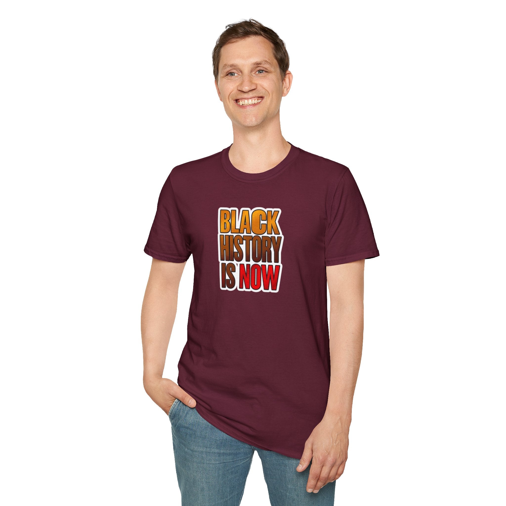 Camiseta unisex Softstyle: camiseta inspiradora "La historia negra es ahora"