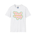 Camiseta unisex de estilo suave Love Wins: vibraciones positivas para el orgullo y el uso diario