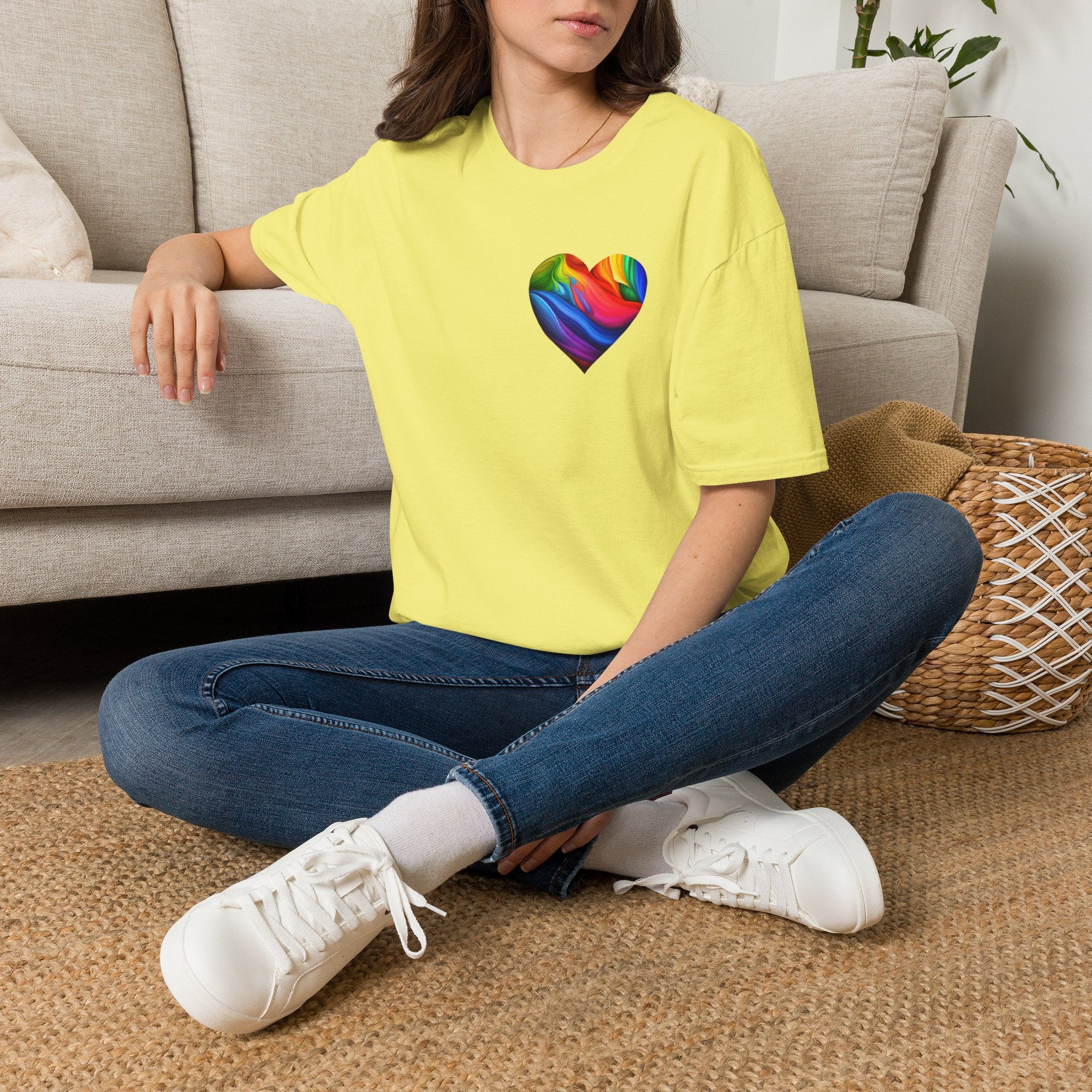 Camiseta unisex Softstyle - Diseño de corazón de orgullo con la frase 'La existencia es resistencia'