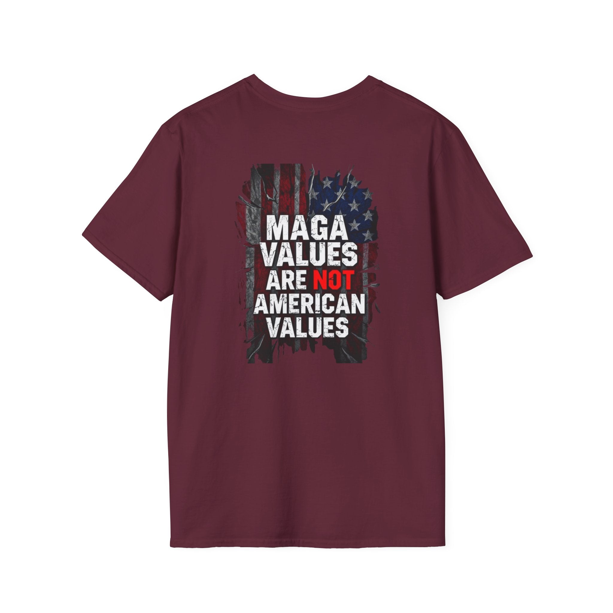 Camiseta unisex de estilo suave con gráficos "El Pueblo Unido" y "Los valores MAGA no son valores estadounidenses".