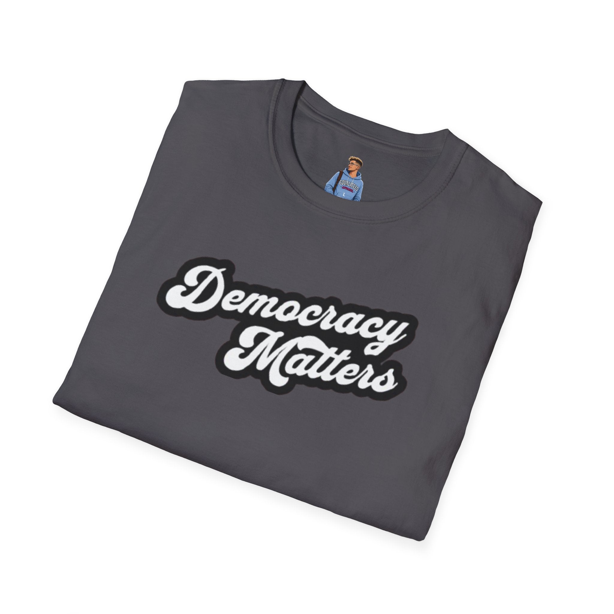 Camiseta unisex de estilo suave con gráficos "La democracia importa" y "Nosotros, el pueblo, estamos cabreados".