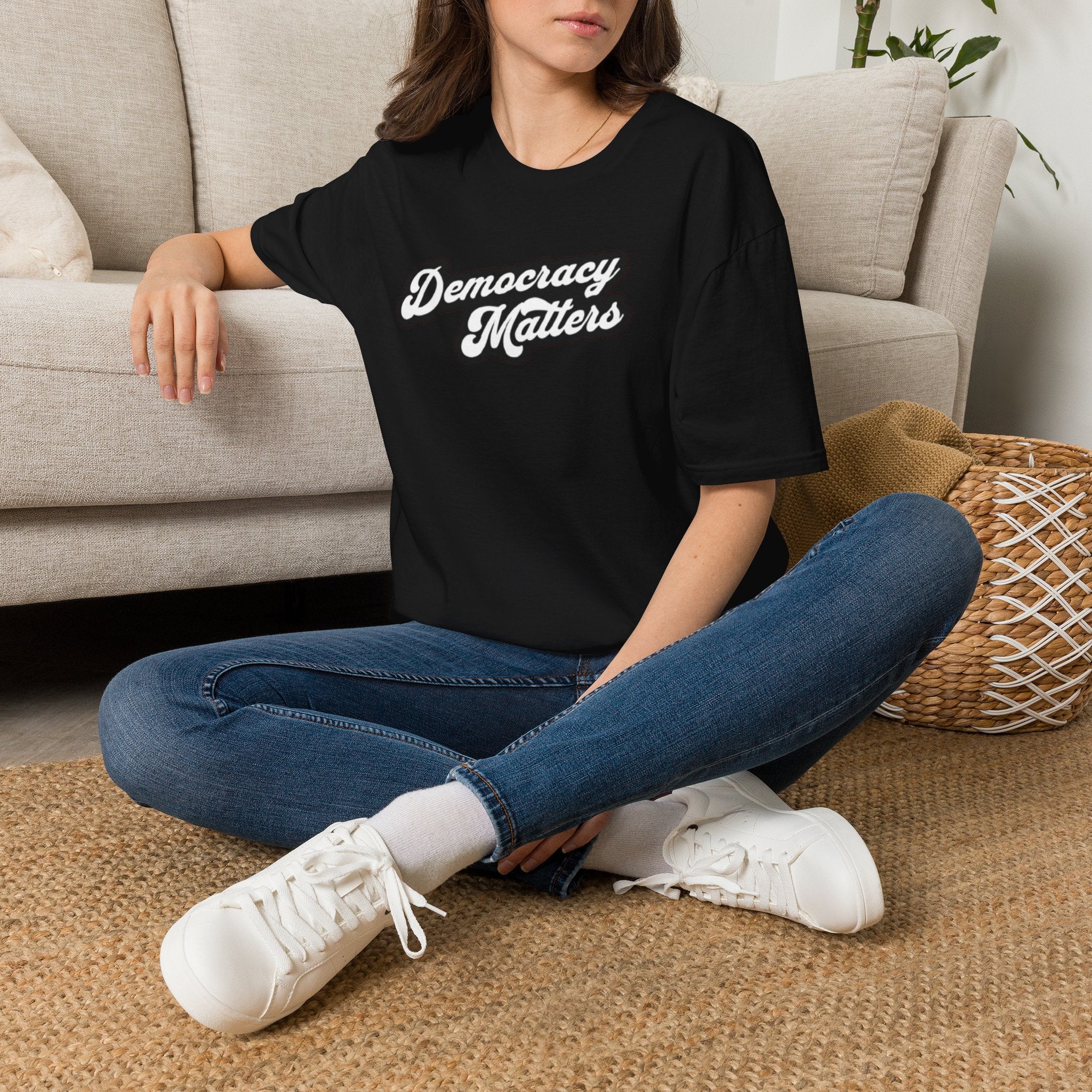 Camiseta unisex de estilo suave con gráficos "La democracia importa" y "Nosotros, el pueblo, estamos cabreados".