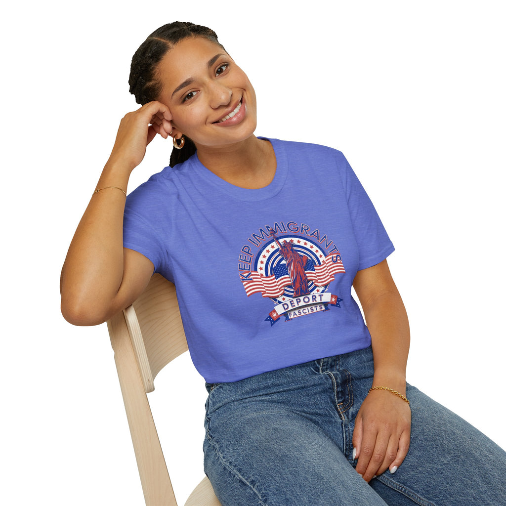 Camiseta unisex Patriota estadounidense: Mantengamos a los inmigrantes y deportemos a los fascistas: celebremos la libertad y la diversidad
