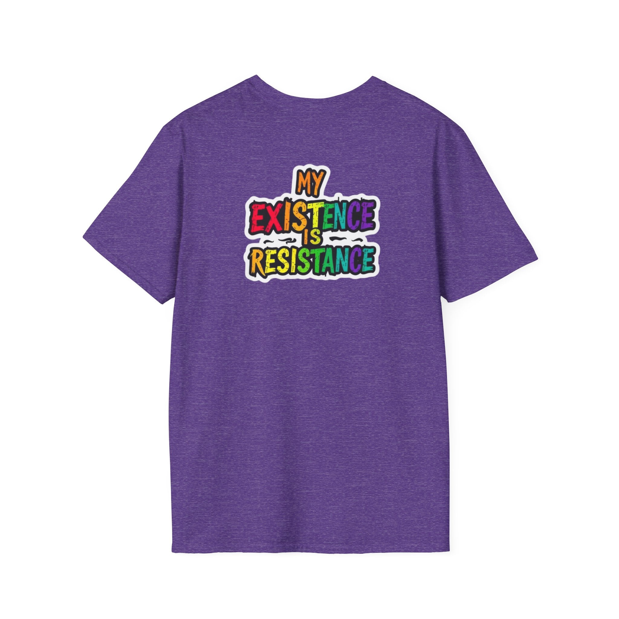 Camiseta unisex Softstyle - Diseño de corazón de orgullo con la frase 'La existencia es resistencia'