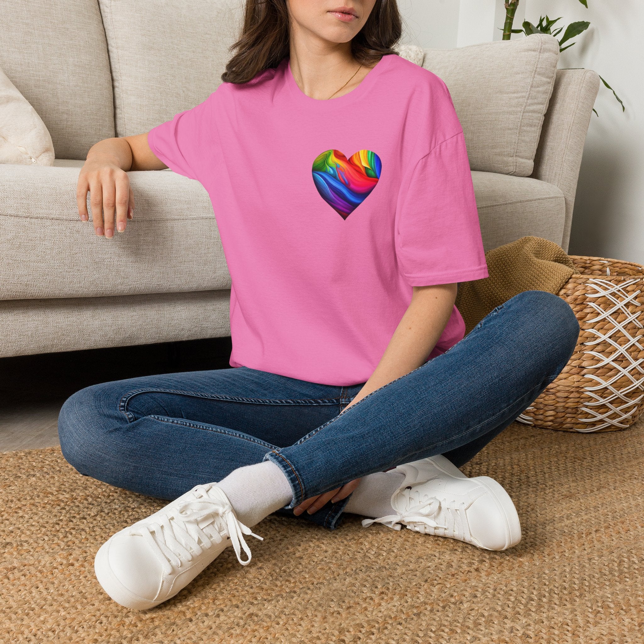 Camiseta unisex Softstyle - Diseño de corazón de orgullo con la frase 'La existencia es resistencia'