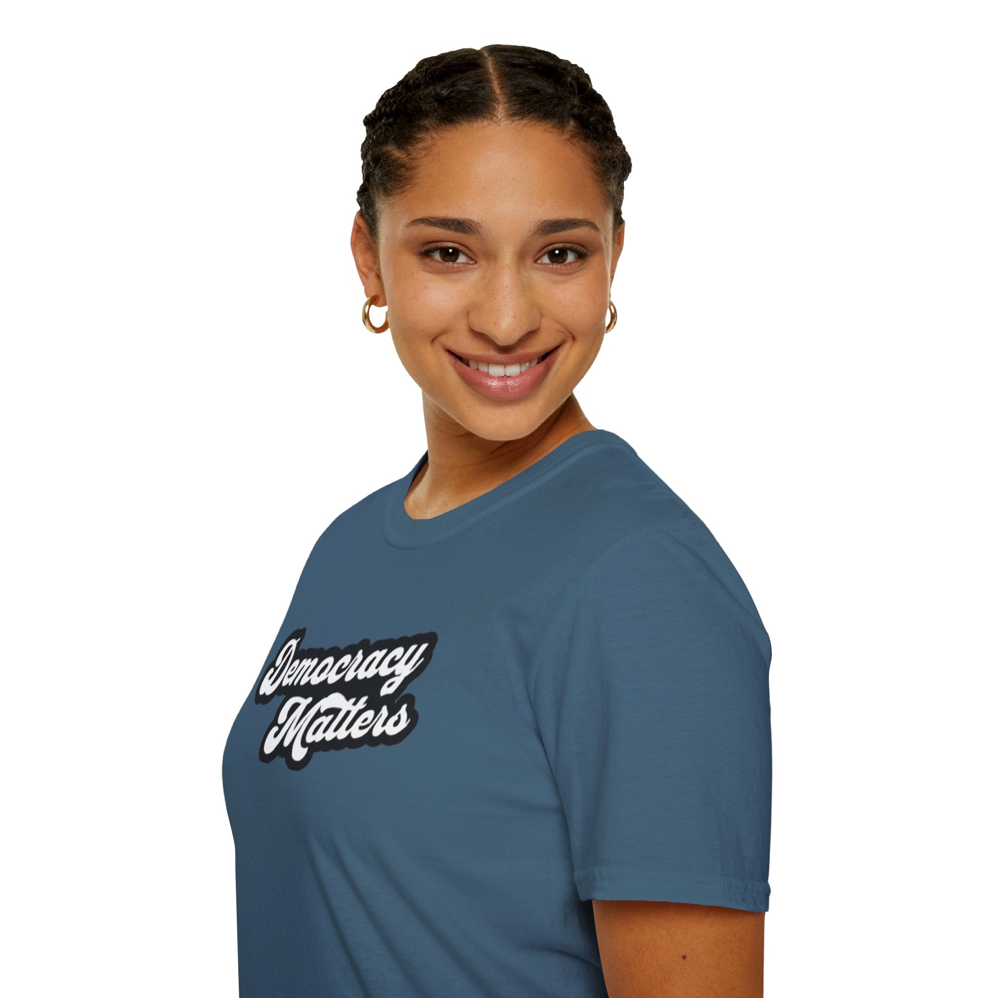 Camiseta unisex de estilo suave con gráficos "La democracia importa" y "Nosotros, el pueblo, estamos cabreados".
