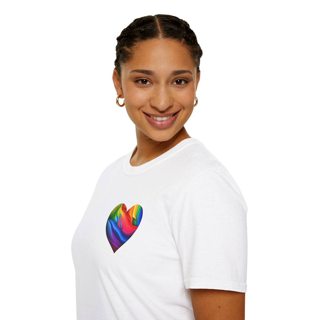 Camiseta unisex Softstyle - Diseño de corazón de orgullo con la frase 'La existencia es resistencia'