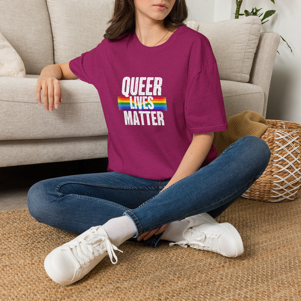 Camiseta unisex de estilo suave "Queer Lives Matter" - Apoya los derechos LGBTQ+