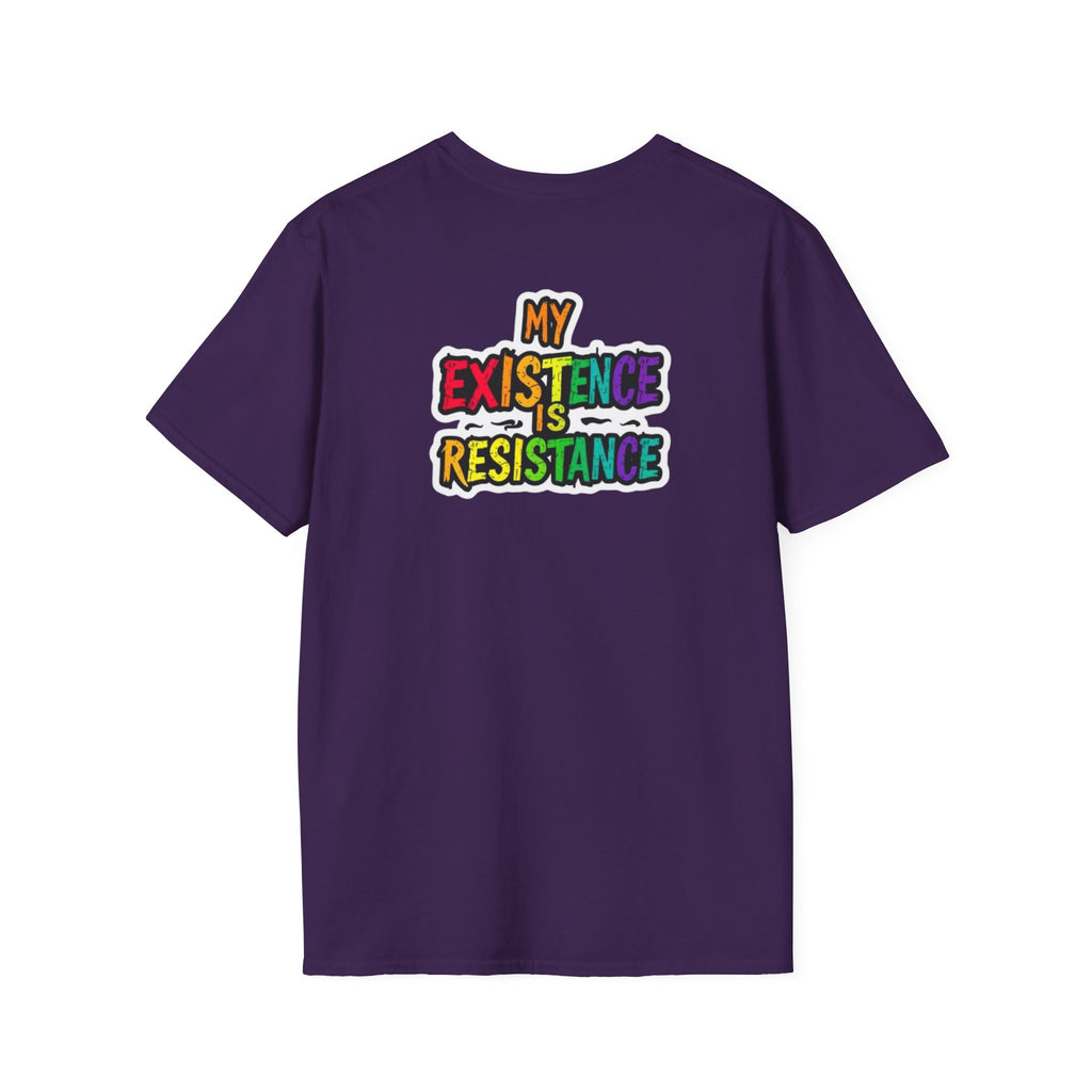 Camiseta unisex Softstyle - Diseño de corazón de orgullo con la frase 'La existencia es resistencia'