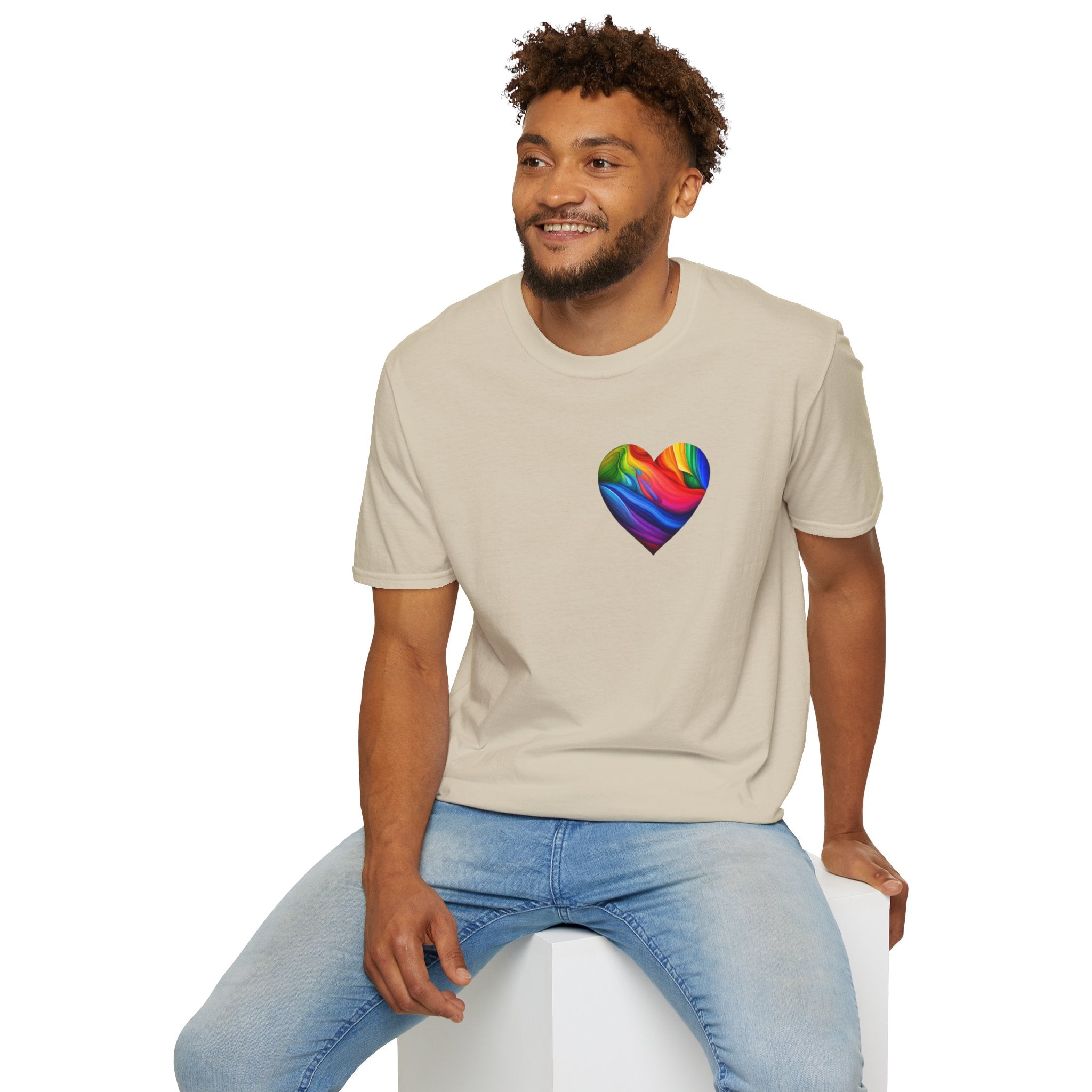 Camiseta unisex Softstyle - Diseño de corazón de orgullo con la frase 'La existencia es resistencia'