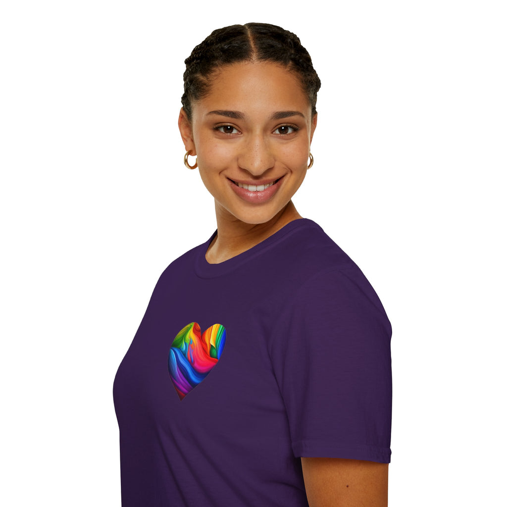 Camiseta unisex Softstyle - Diseño de corazón de orgullo con la frase 'La existencia es resistencia'