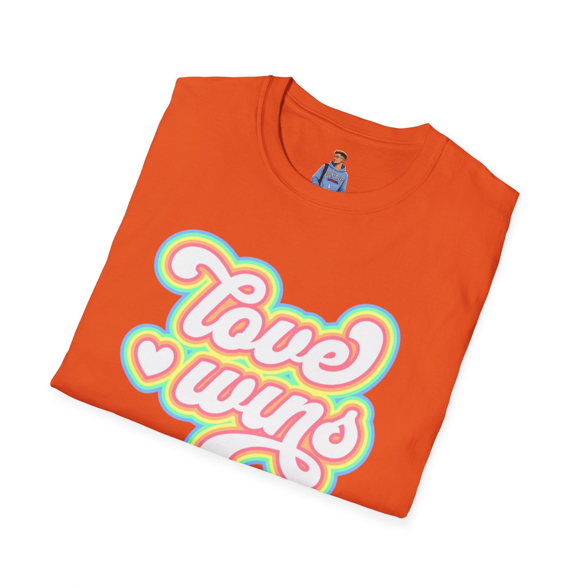 Camiseta unisex de estilo suave Love Wins: vibraciones positivas para el orgullo y el uso diario