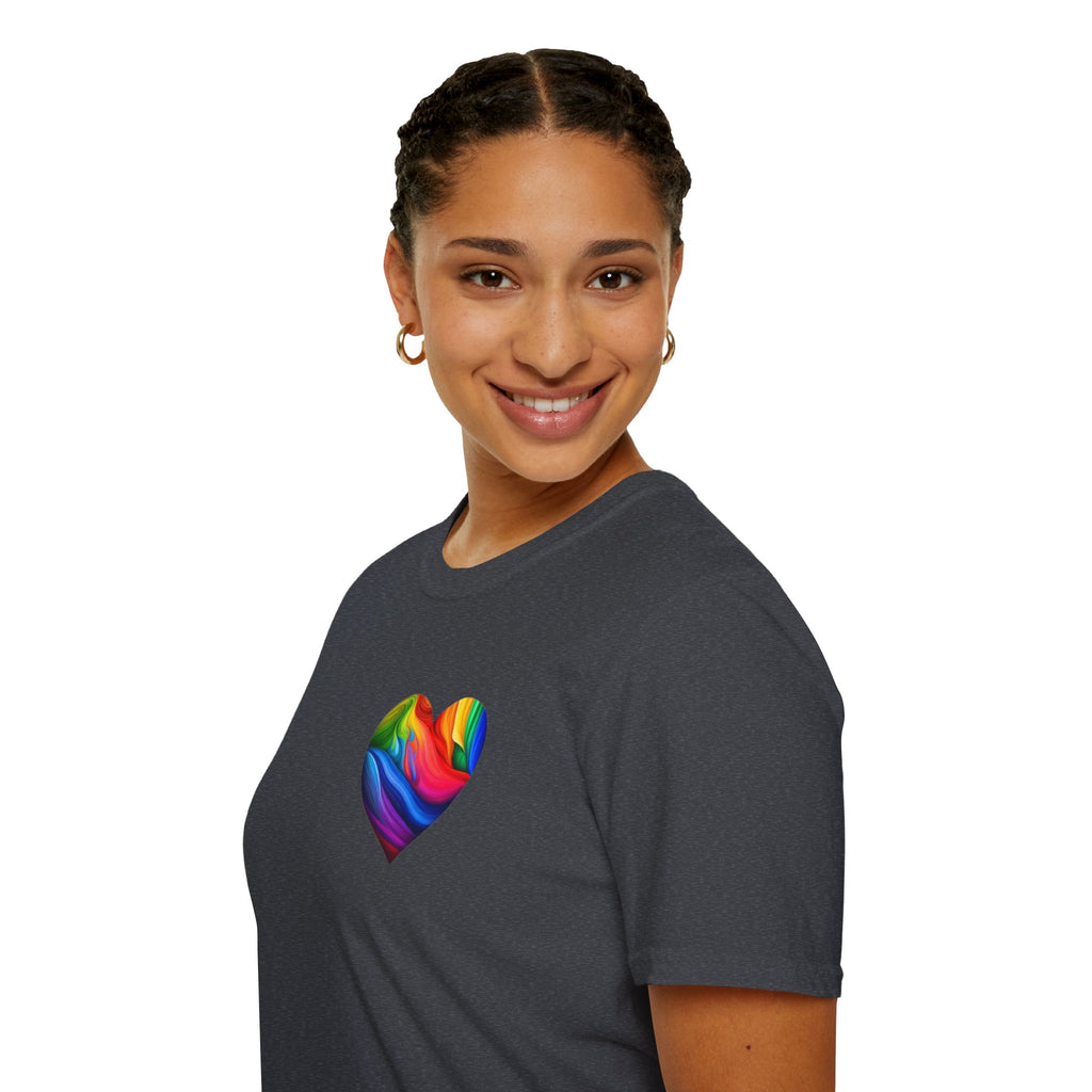 Camiseta unisex Softstyle - Diseño de corazón de orgullo con la frase 'La existencia es resistencia'