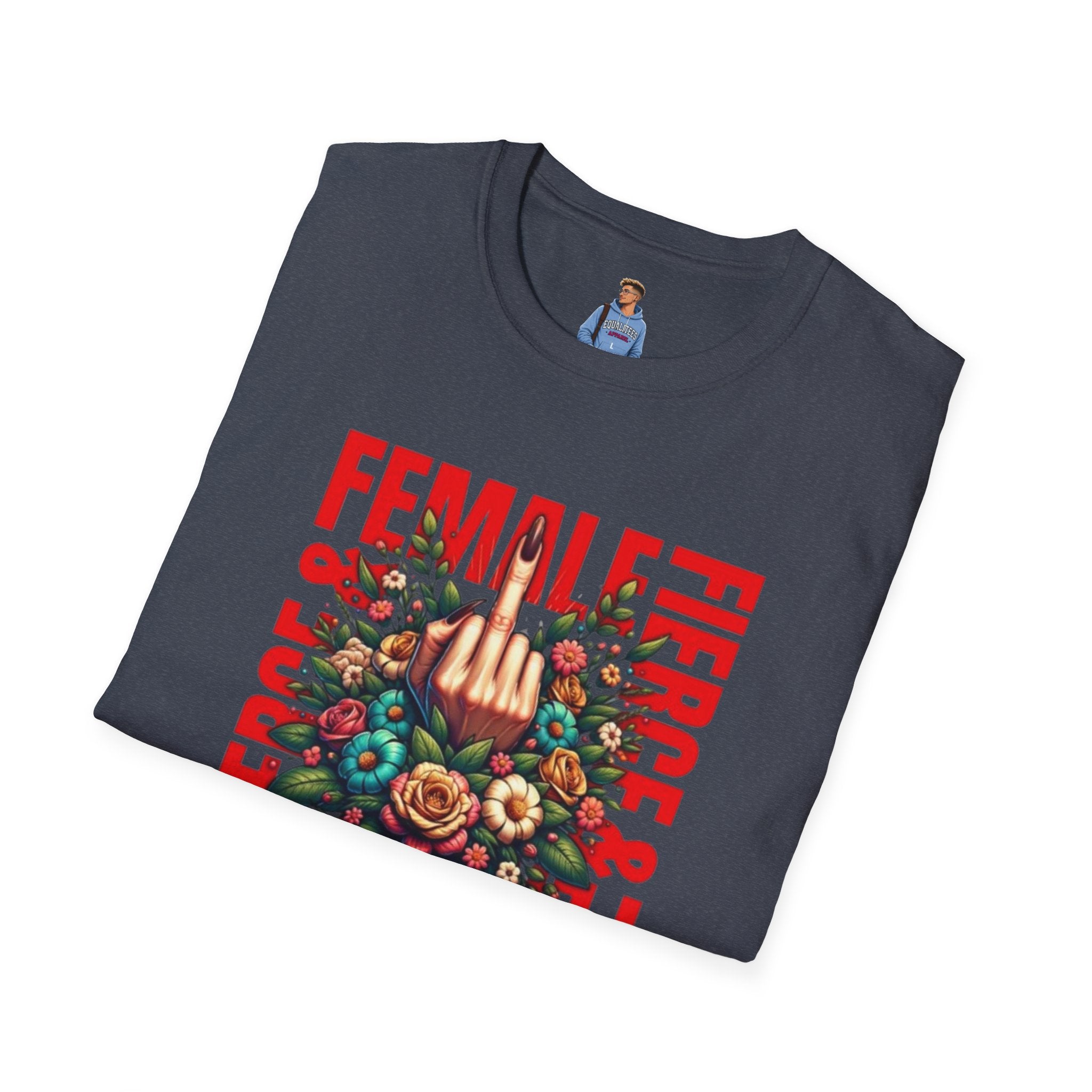 Camiseta unisex femenina Fierce: camiseta con estampado floral de estilo suave