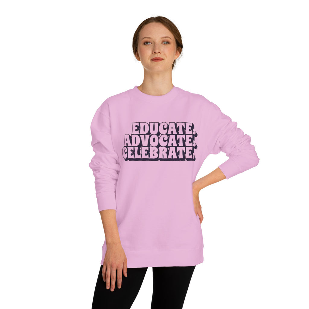 Sudadera unisex de cuello redondo "Educar, defender y celebrar" - Empowerment Apparel