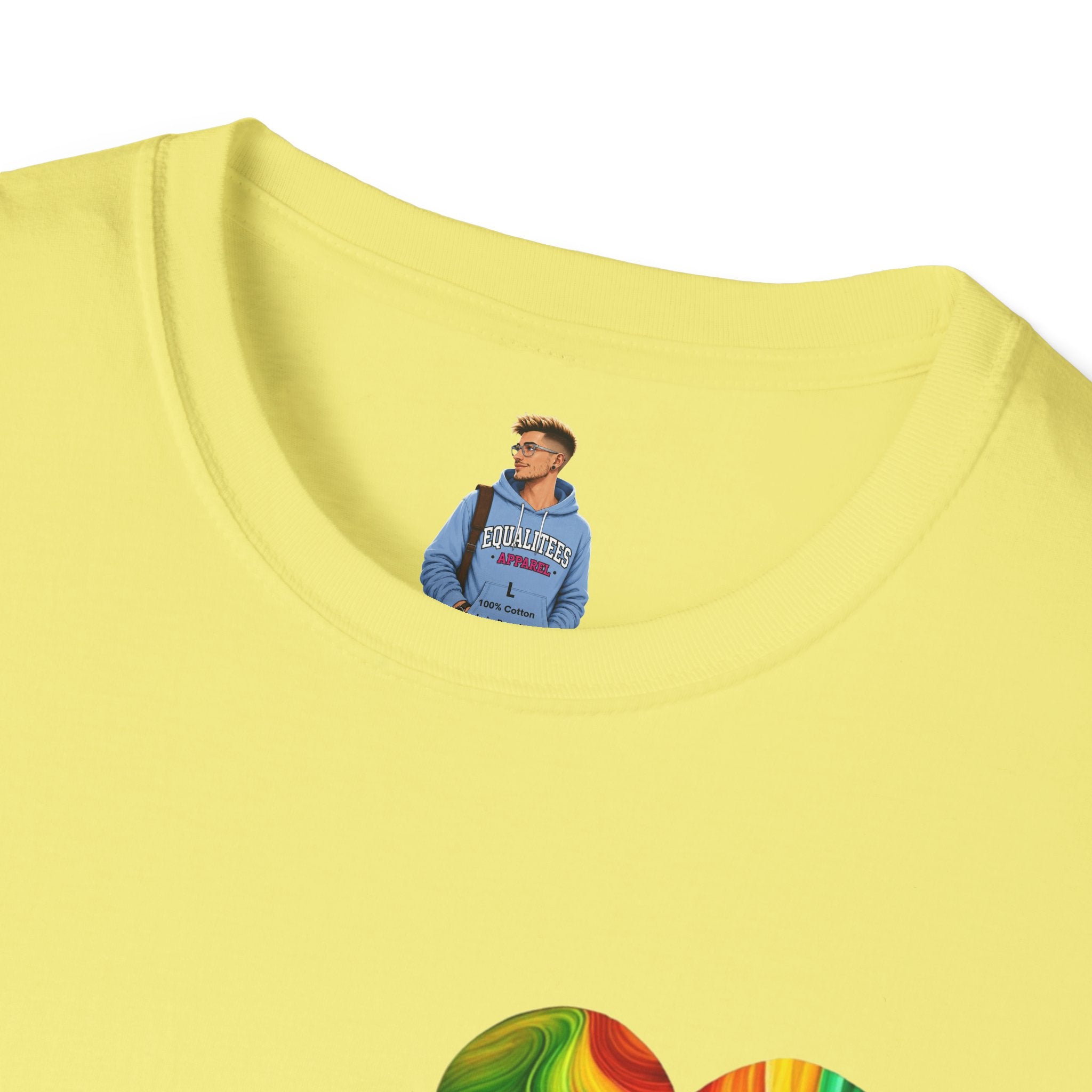 Camiseta unisex Softstyle - Diseño de corazón de orgullo con la frase 'La existencia es resistencia'