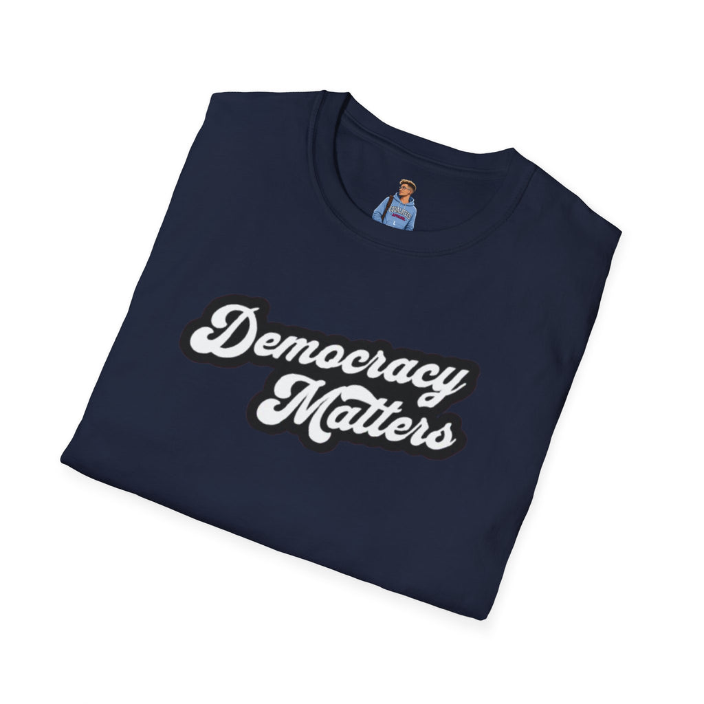 Camiseta unisex de estilo suave con gráficos "La democracia importa" y "Nosotros, el pueblo, estamos cabreados".