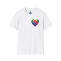 Camiseta unisex Softstyle - Diseño de corazón de orgullo con la frase 'La existencia es resistencia'