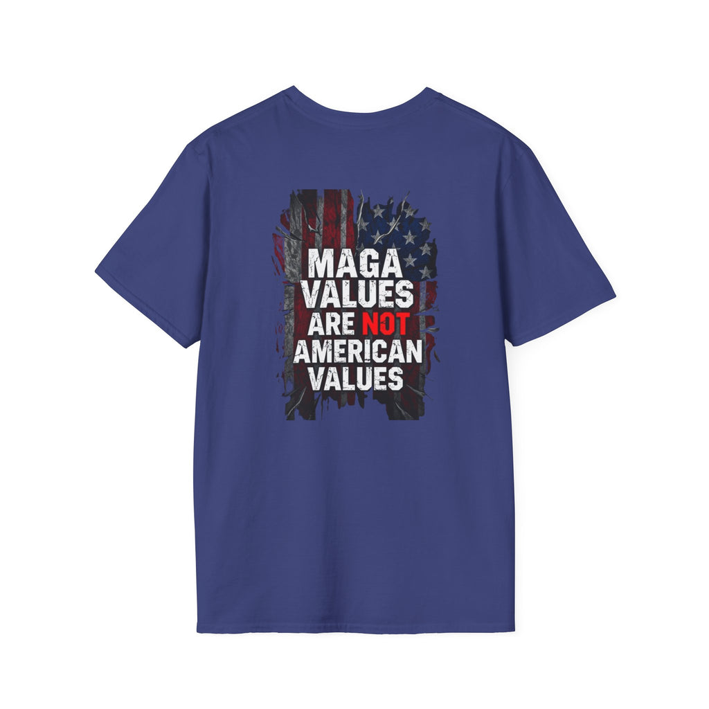 Camiseta unisex de estilo suave con gráficos "El Pueblo Unido" y "Los valores MAGA no son valores estadounidenses".