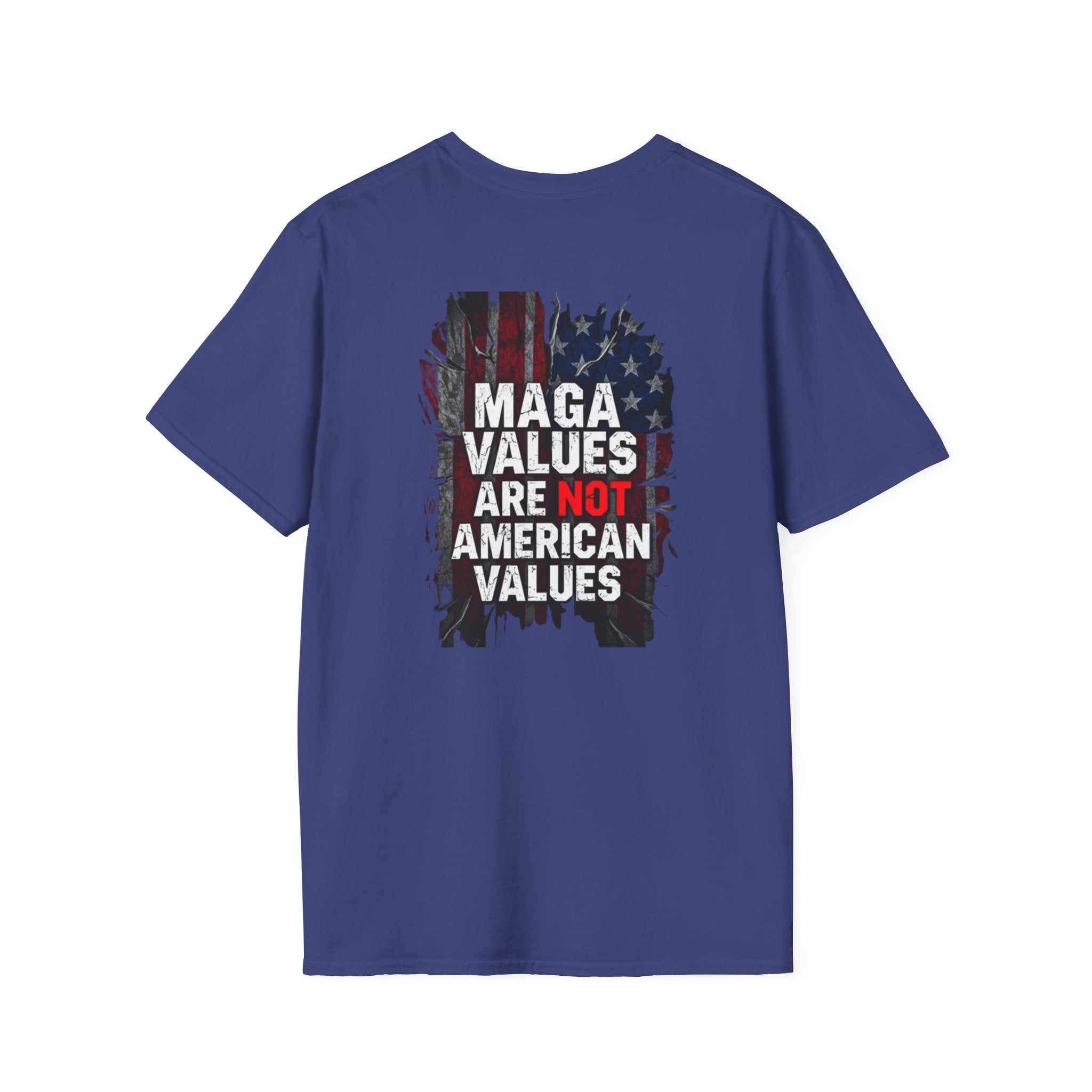 Camiseta unisex de estilo suave con gráficos "El Pueblo Unido" y "Los valores MAGA no son valores estadounidenses".