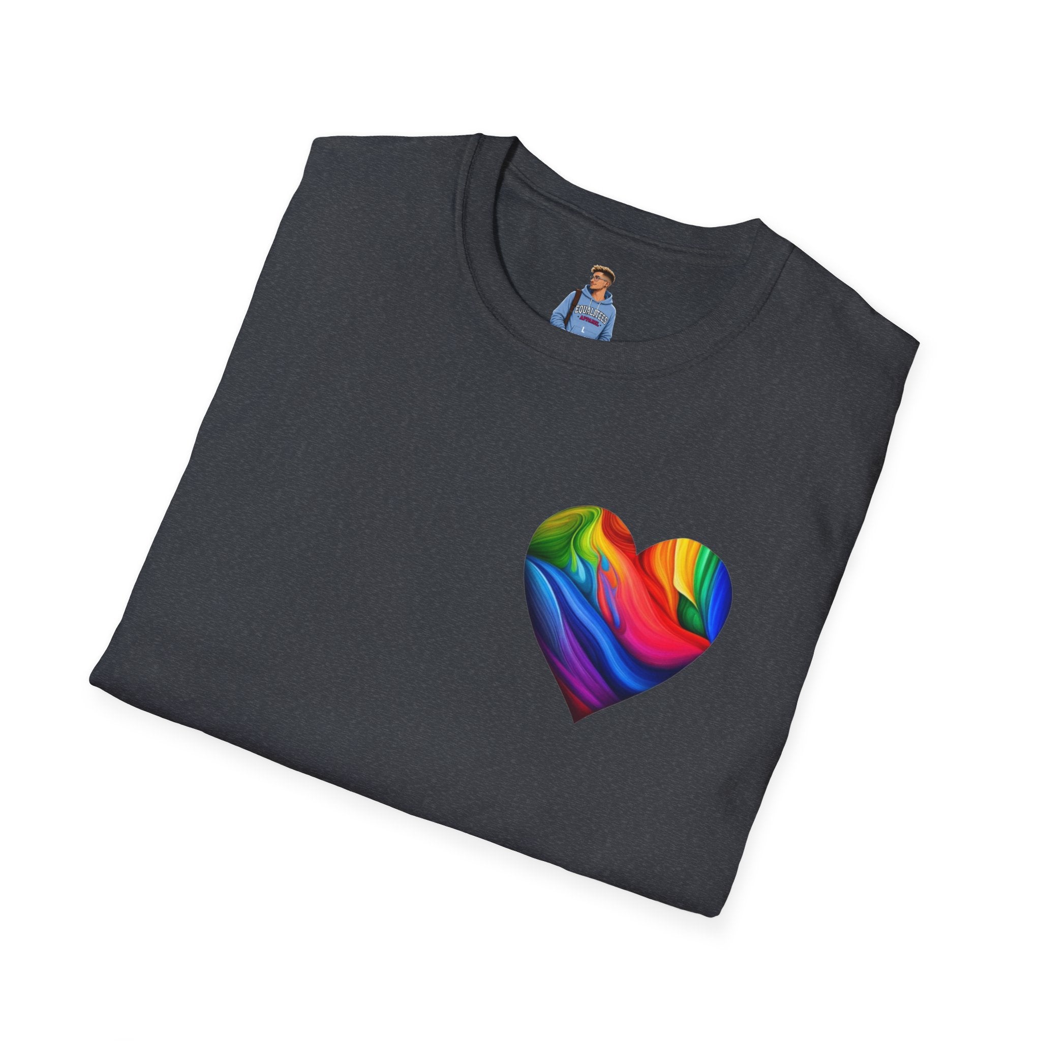 Camiseta unisex Softstyle - Diseño de corazón de orgullo con la frase 'La existencia es resistencia'