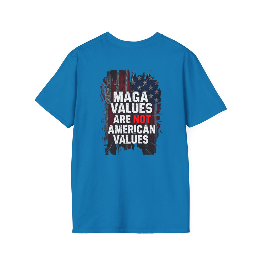 Camiseta unisex de estilo suave con gráficos "El Pueblo Unido" y "Los valores MAGA no son valores estadounidenses".