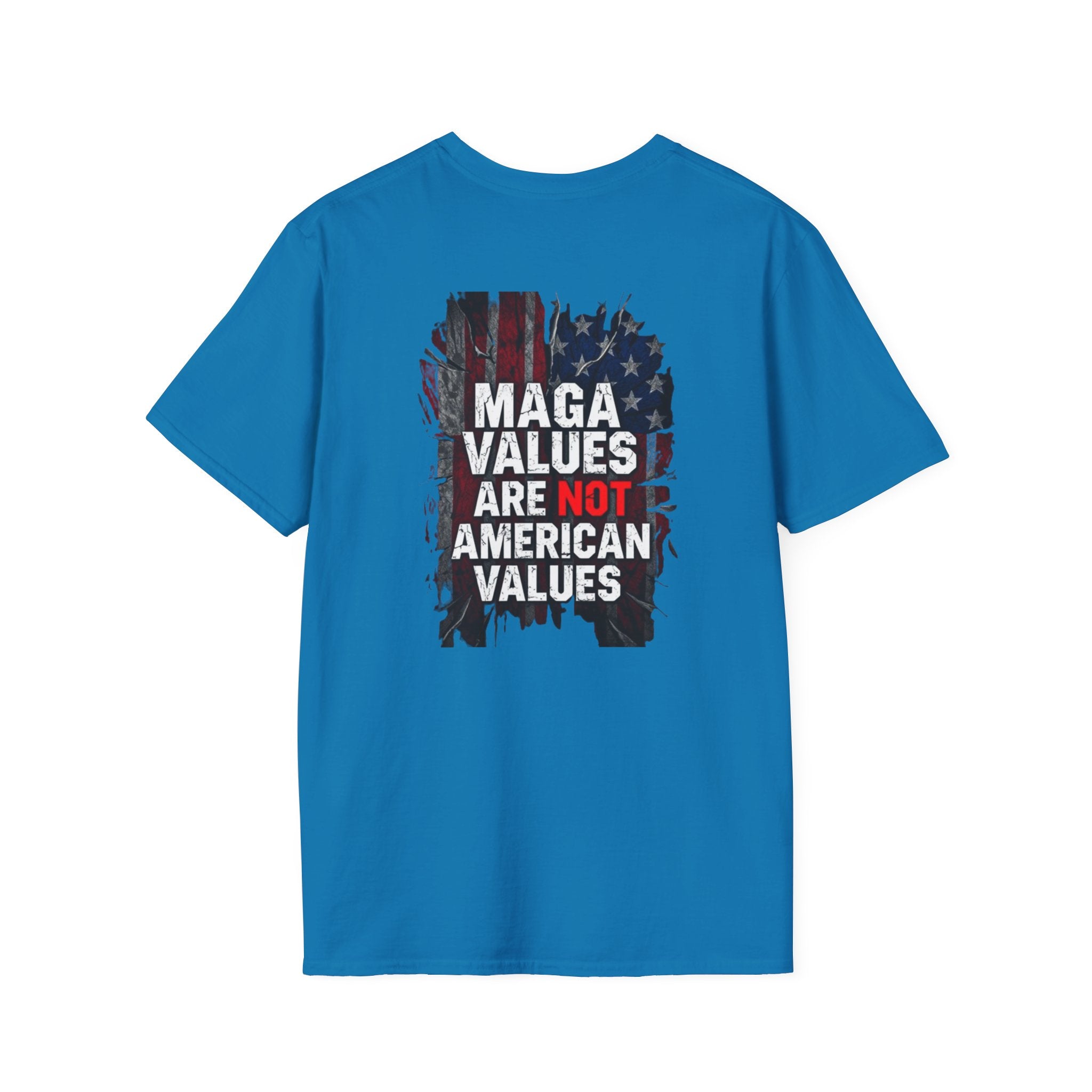 Camiseta unisex de estilo suave con gráficos "El Pueblo Unido" y "Los valores MAGA no son valores estadounidenses".
