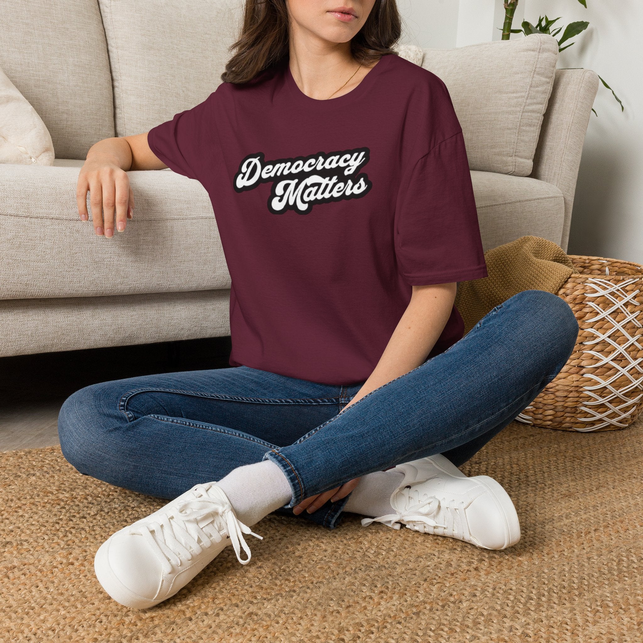 Camiseta unisex de estilo suave con gráficos "La democracia importa" y "Nosotros, el pueblo, estamos cabreados".