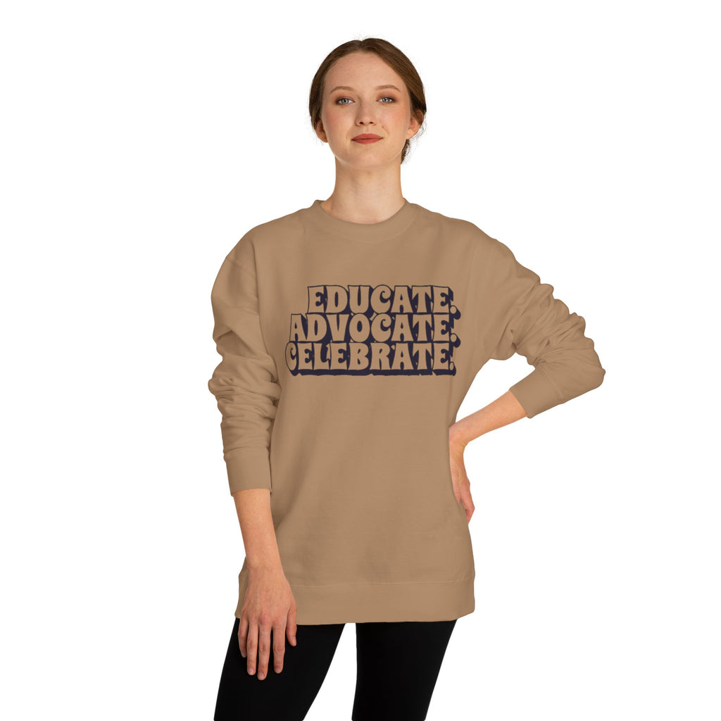 Sudadera unisex de cuello redondo "Educar, defender y celebrar" - Empowerment Apparel