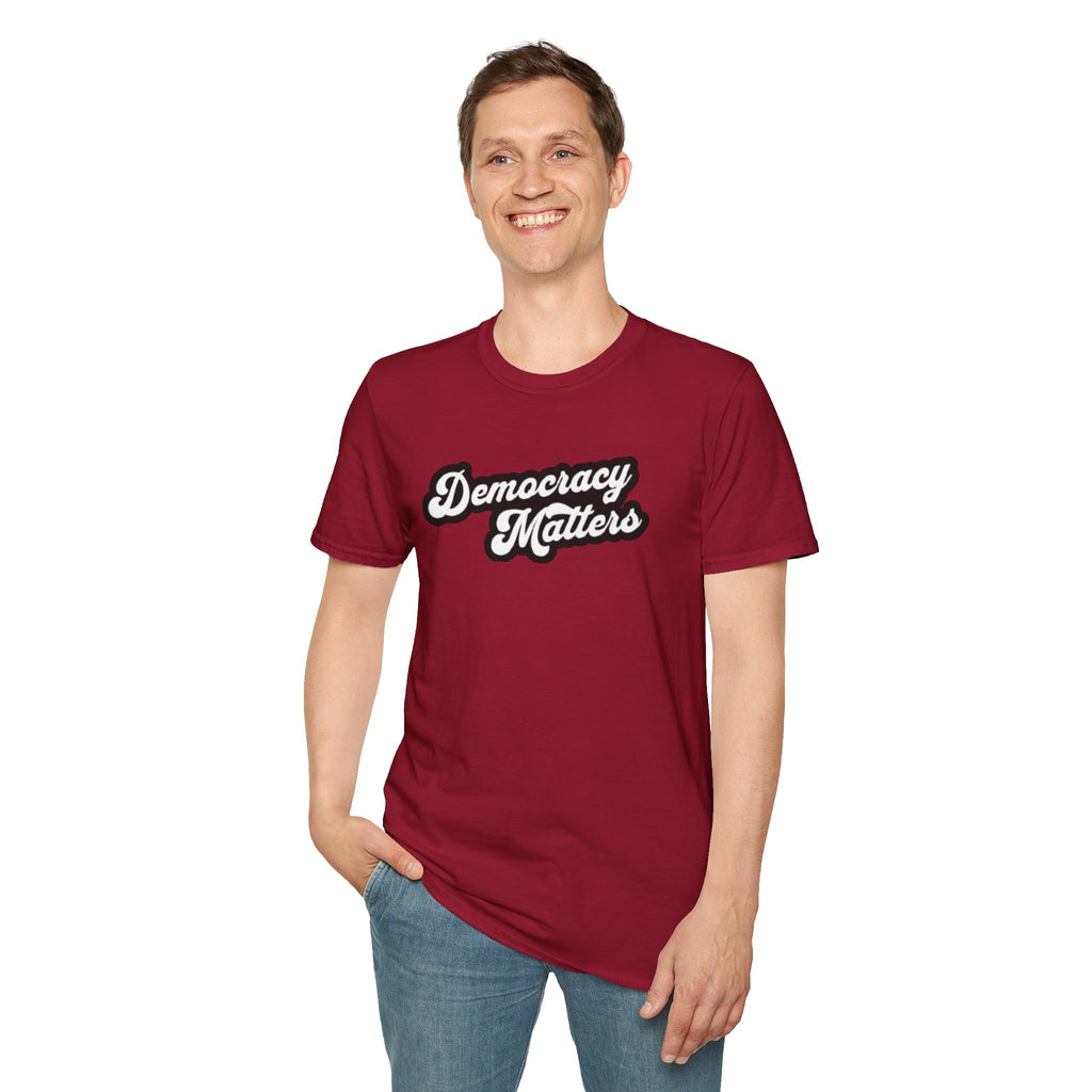 Camiseta unisex de estilo suave con gráficos "La democracia importa" y "Nosotros, el pueblo, estamos cabreados".