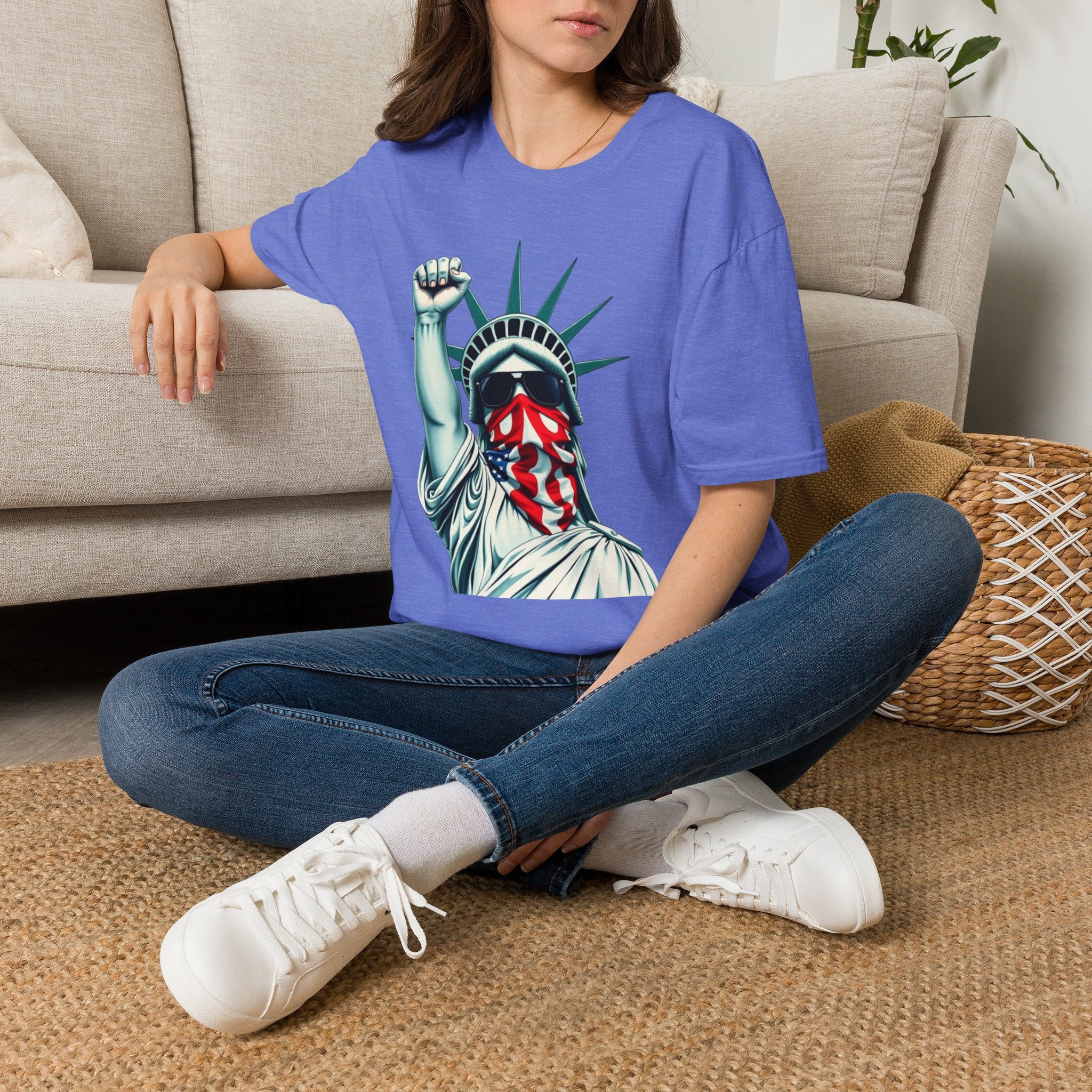 Resist - Patriotic Statue of Liberty T-Shirt - Unisex Softstyle Tee