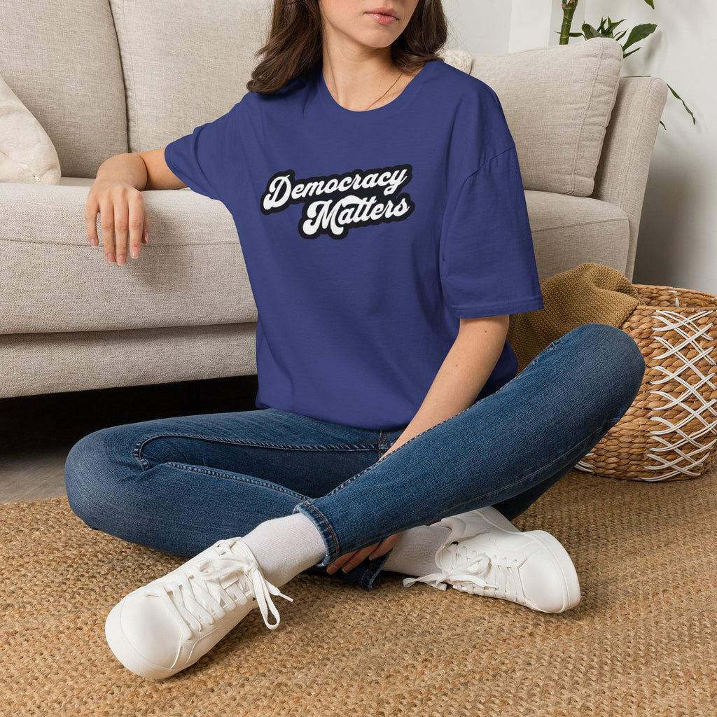 Camiseta unisex de estilo suave con gráficos "La democracia importa" y "Nosotros, el pueblo, estamos cabreados".