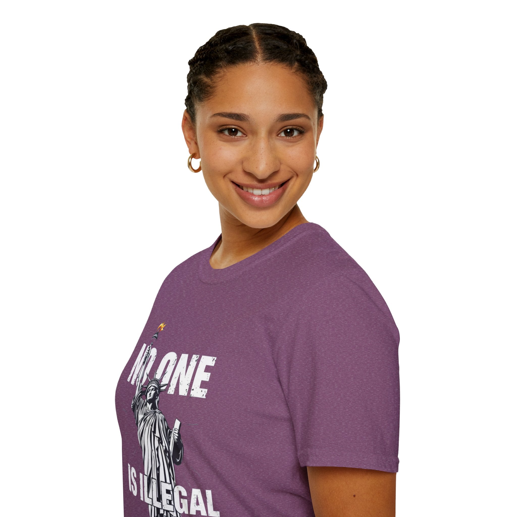 Camiseta unisex de estilo suave: camiseta gráfica con el lema "Nadie es ilegal" para defensores de la justicia social