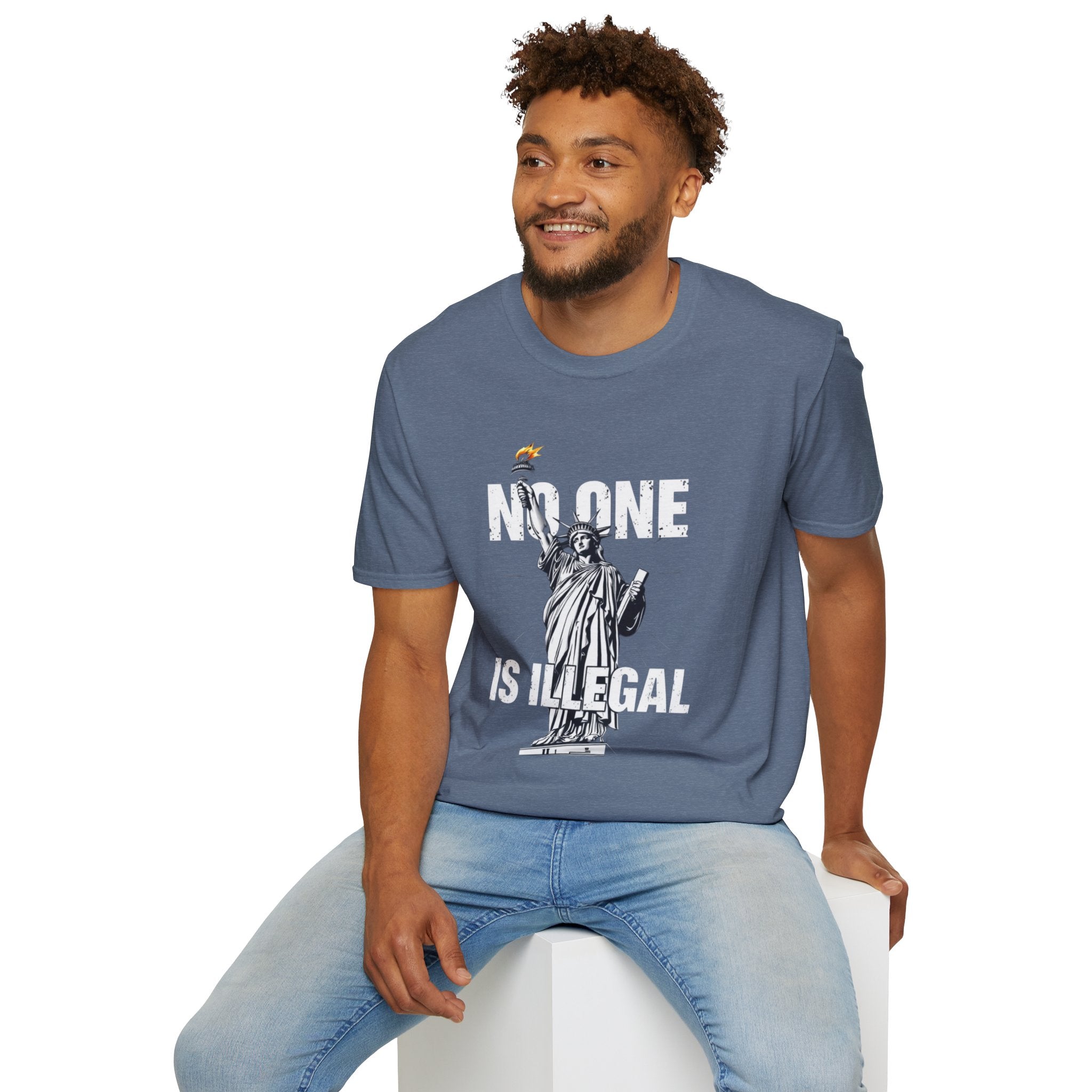Camiseta unisex de estilo suave: camiseta gráfica con el lema "Nadie es ilegal" para defensores de la justicia social