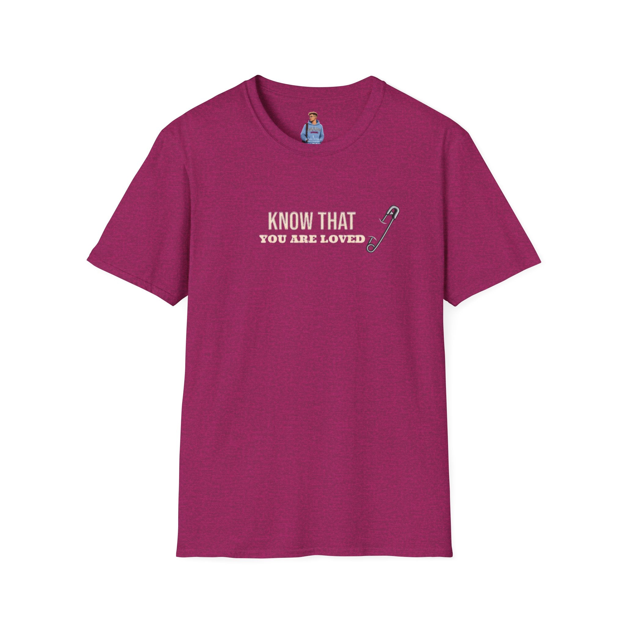Camiseta unisex de estilo suave con el mensaje "Sepa que es amado" e inspiradora "Safety Pin"
