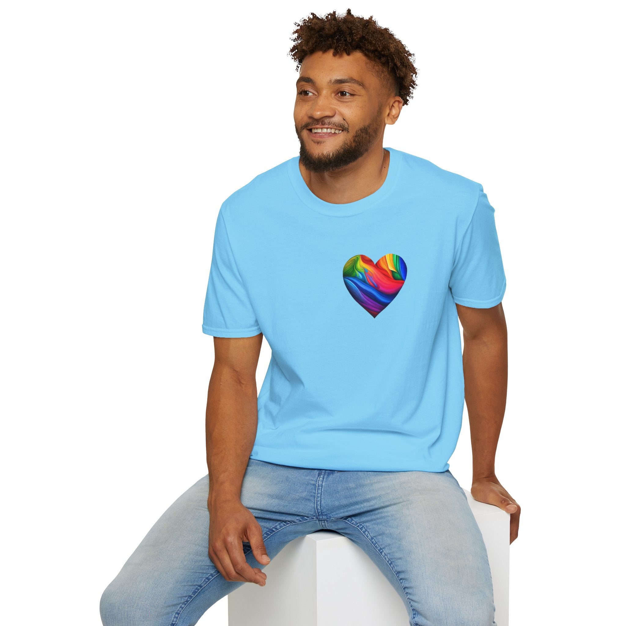 Camiseta unisex Softstyle - Diseño de corazón de orgullo con la frase 'La existencia es resistencia'