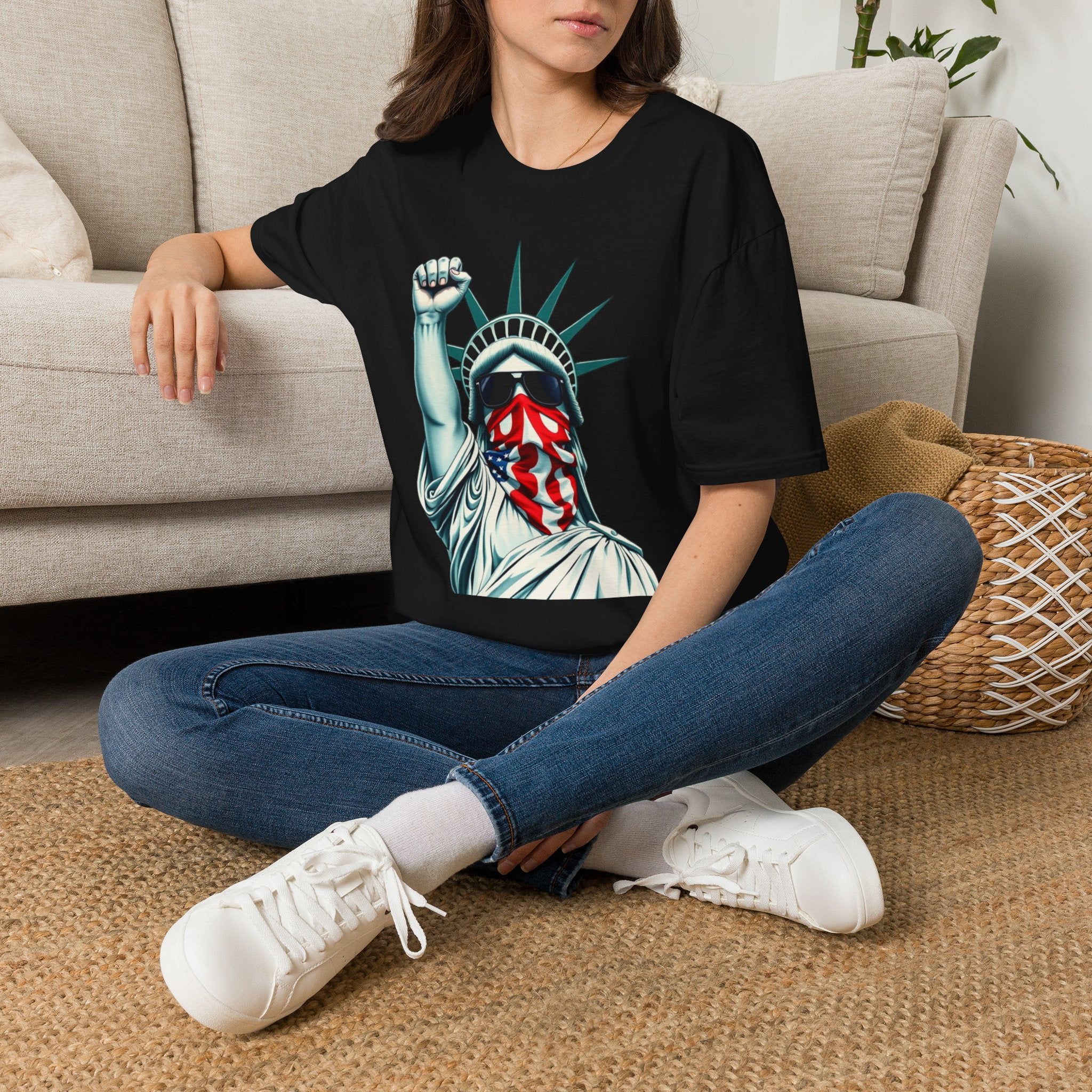 Resist - Patriotic Statue of Liberty T-Shirt - Unisex Softstyle Tee