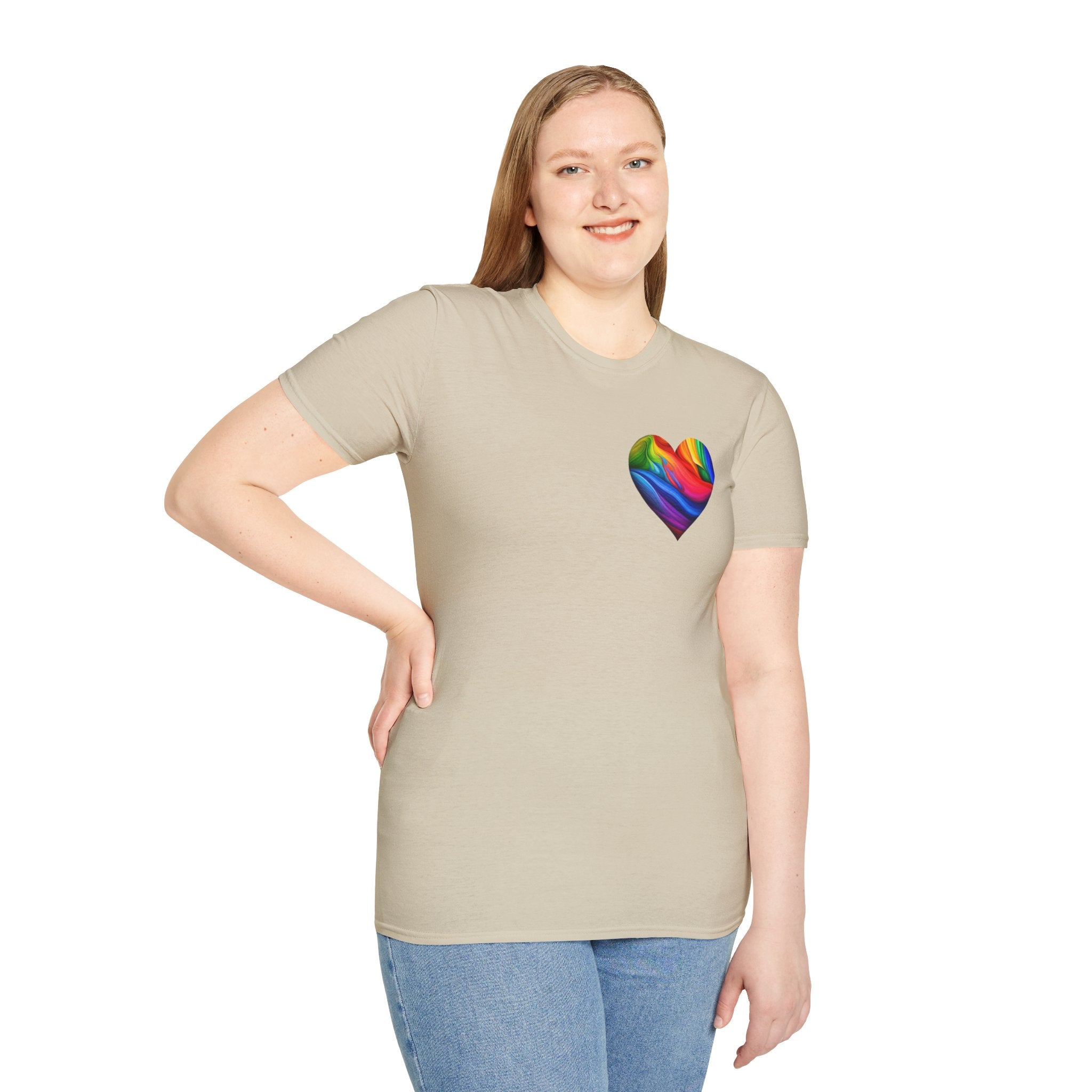 Camiseta unisex Softstyle - Diseño de corazón de orgullo con la frase 'La existencia es resistencia'