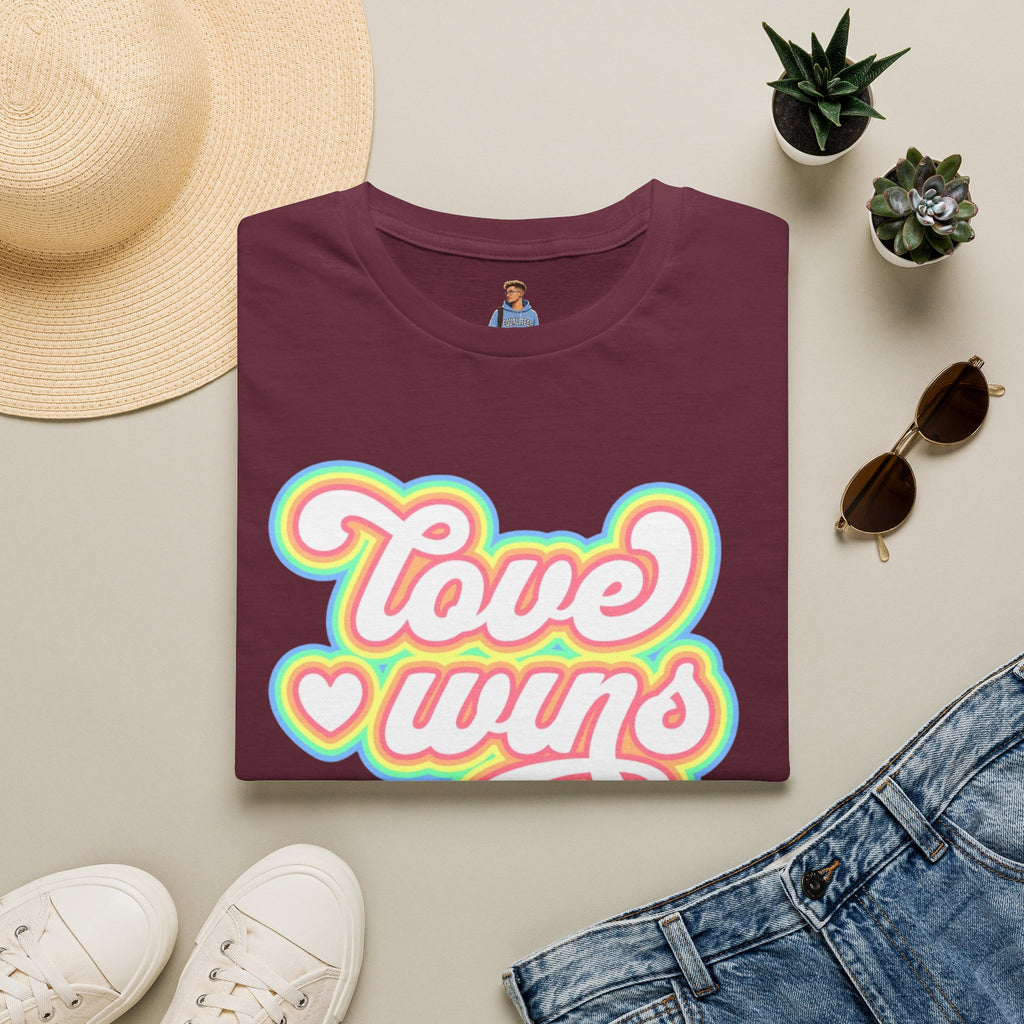 Camiseta unisex de estilo suave Love Wins: vibraciones positivas para el orgullo y el uso diario