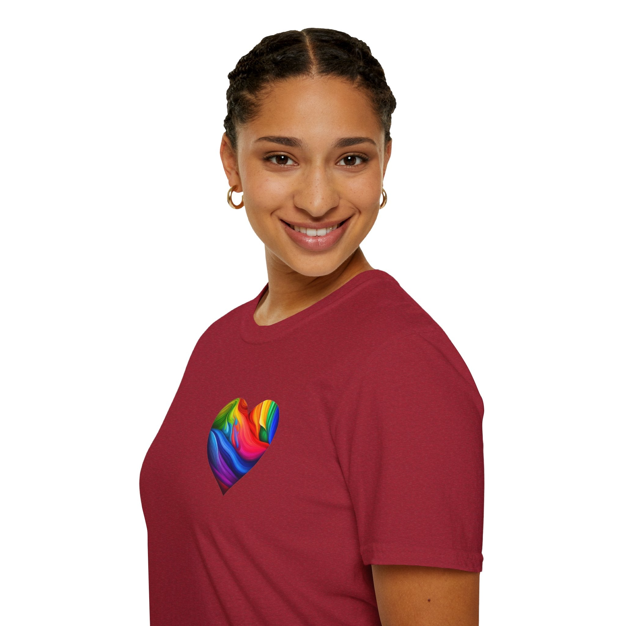 Camiseta unisex Softstyle - Diseño de corazón de orgullo con la frase 'La existencia es resistencia'