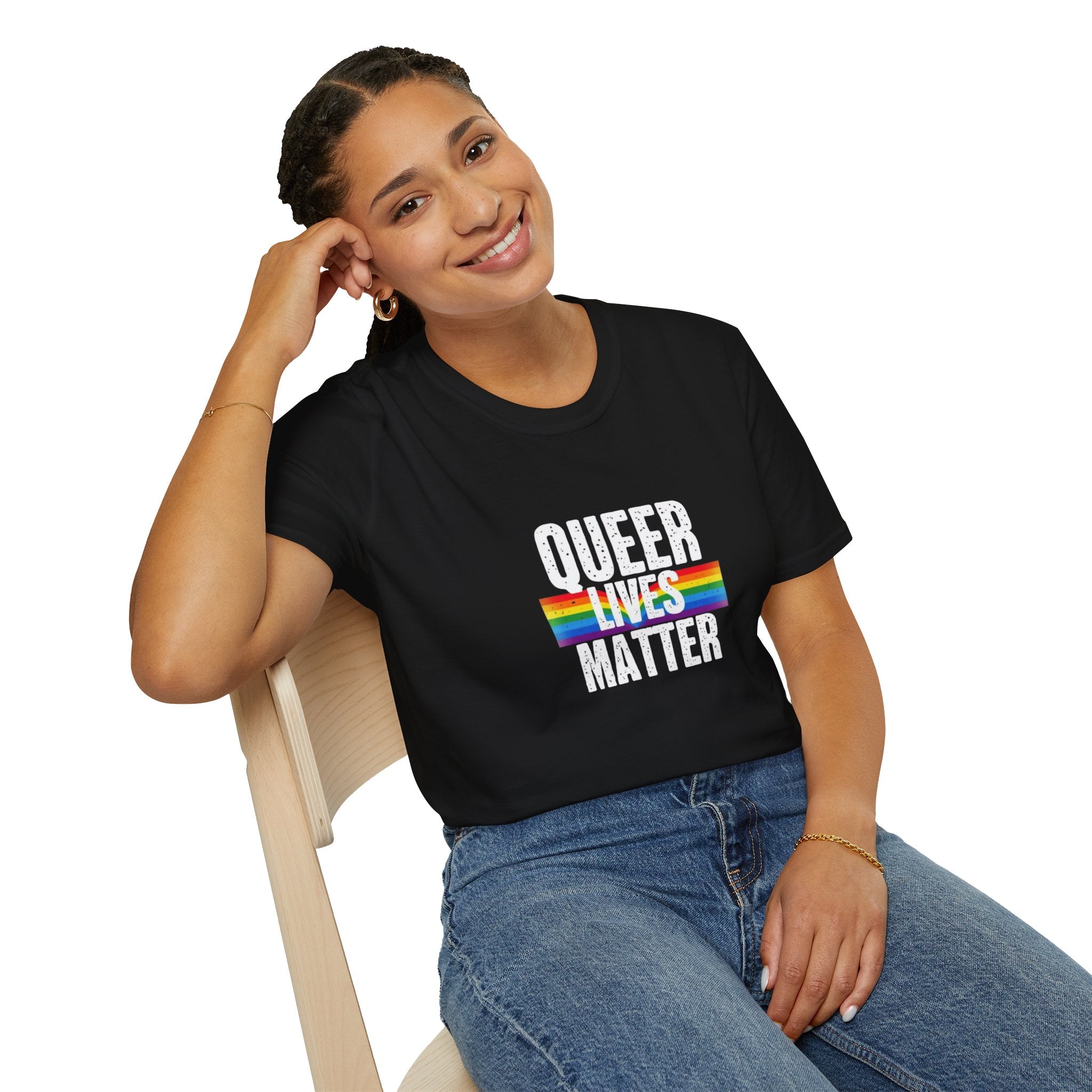 Camiseta unisex de estilo suave "Queer Lives Matter" - Apoya los derechos LGBTQ+