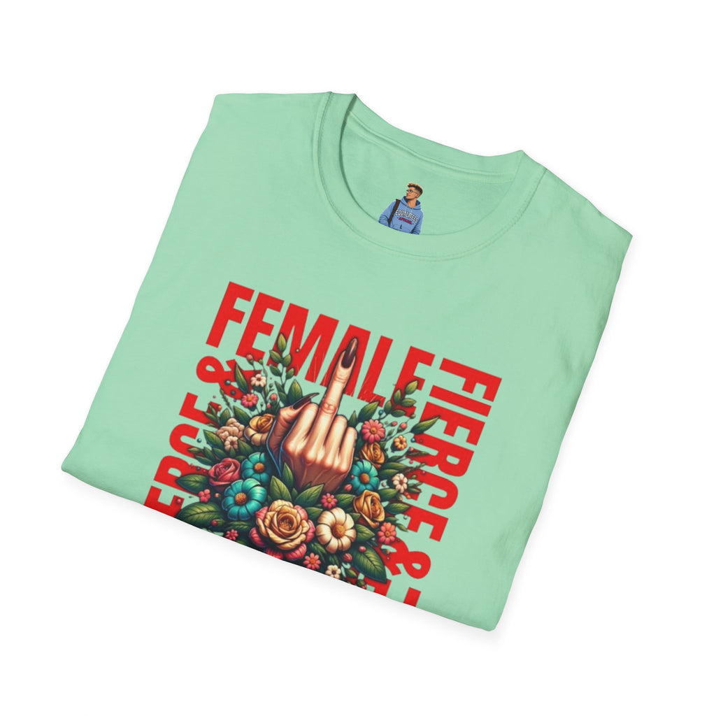 Camiseta unisex femenina Fierce: camiseta con estampado floral de estilo suave