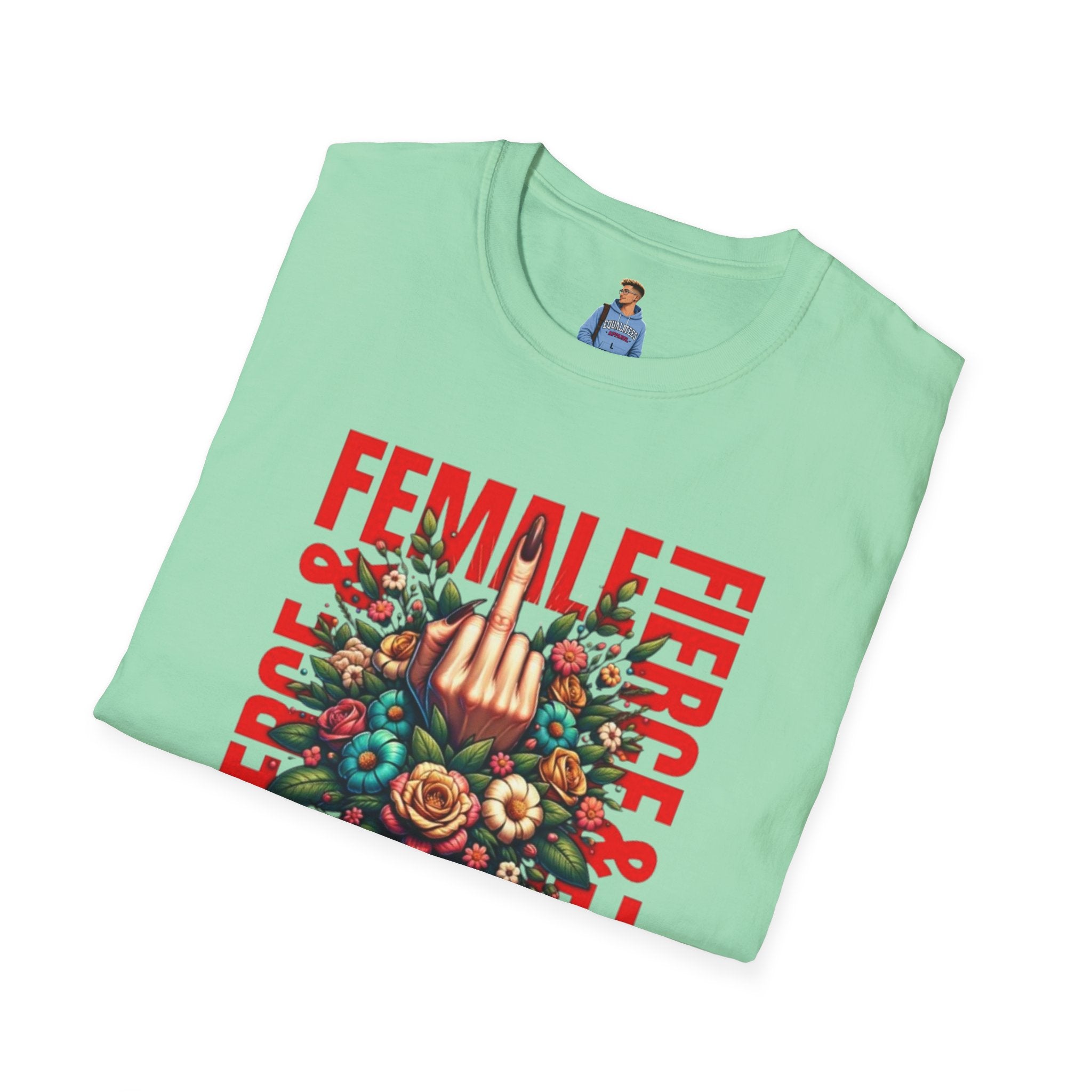 Camiseta unisex femenina Fierce: camiseta con estampado floral de estilo suave