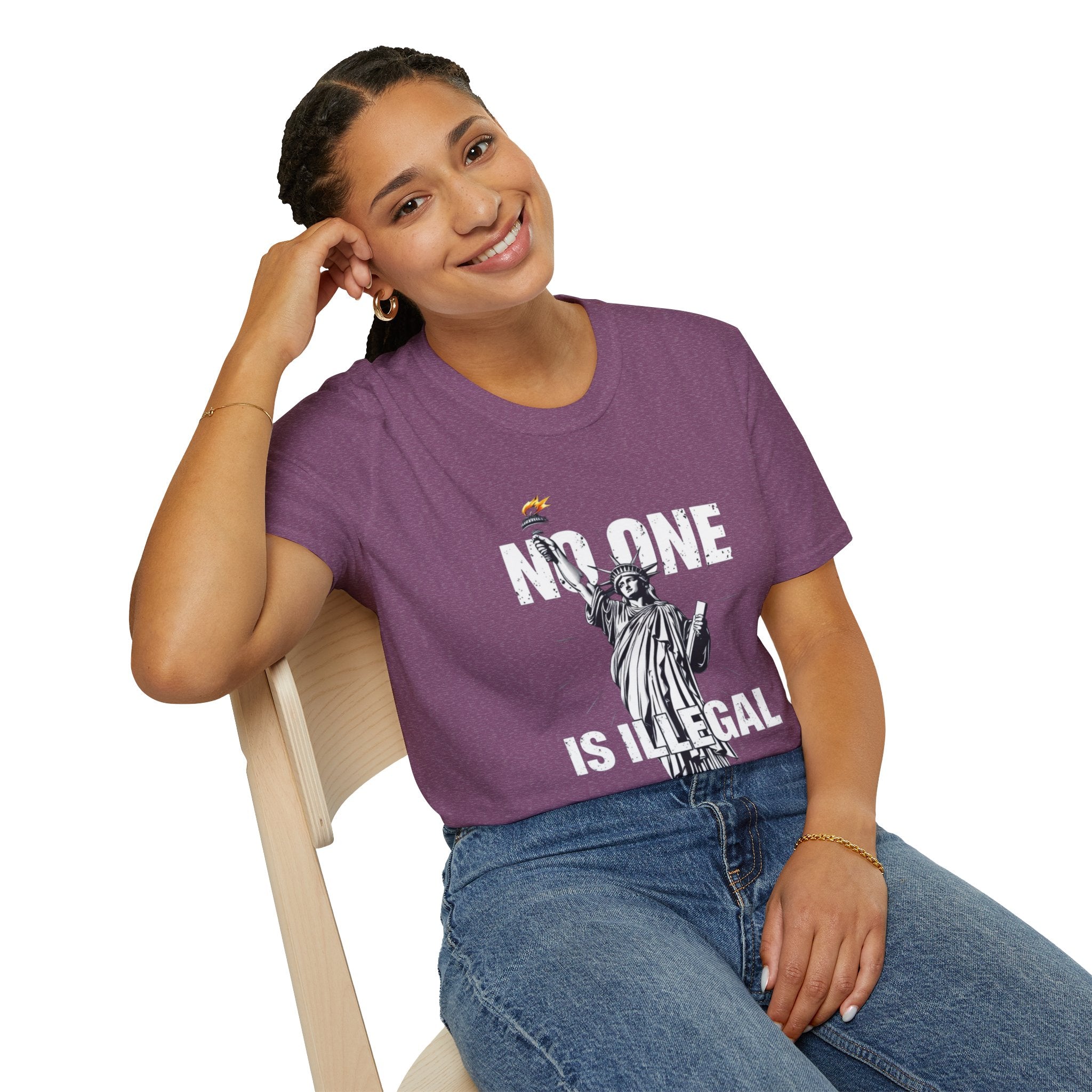Camiseta unisex de estilo suave: camiseta gráfica con el lema "Nadie es ilegal" para defensores de la justicia social