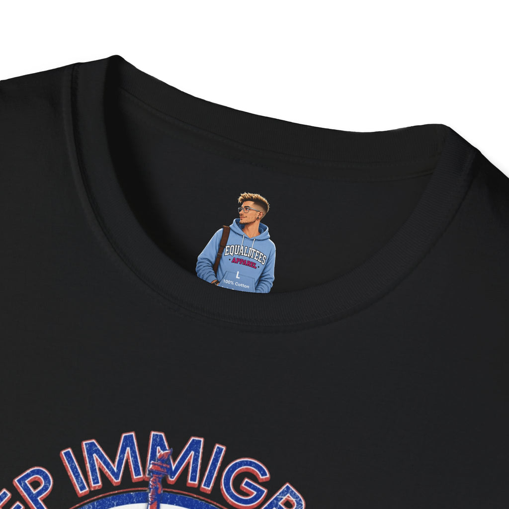 Camiseta unisex Patriota estadounidense: Mantengamos a los inmigrantes y deportemos a los fascistas: celebremos la libertad y la diversidad