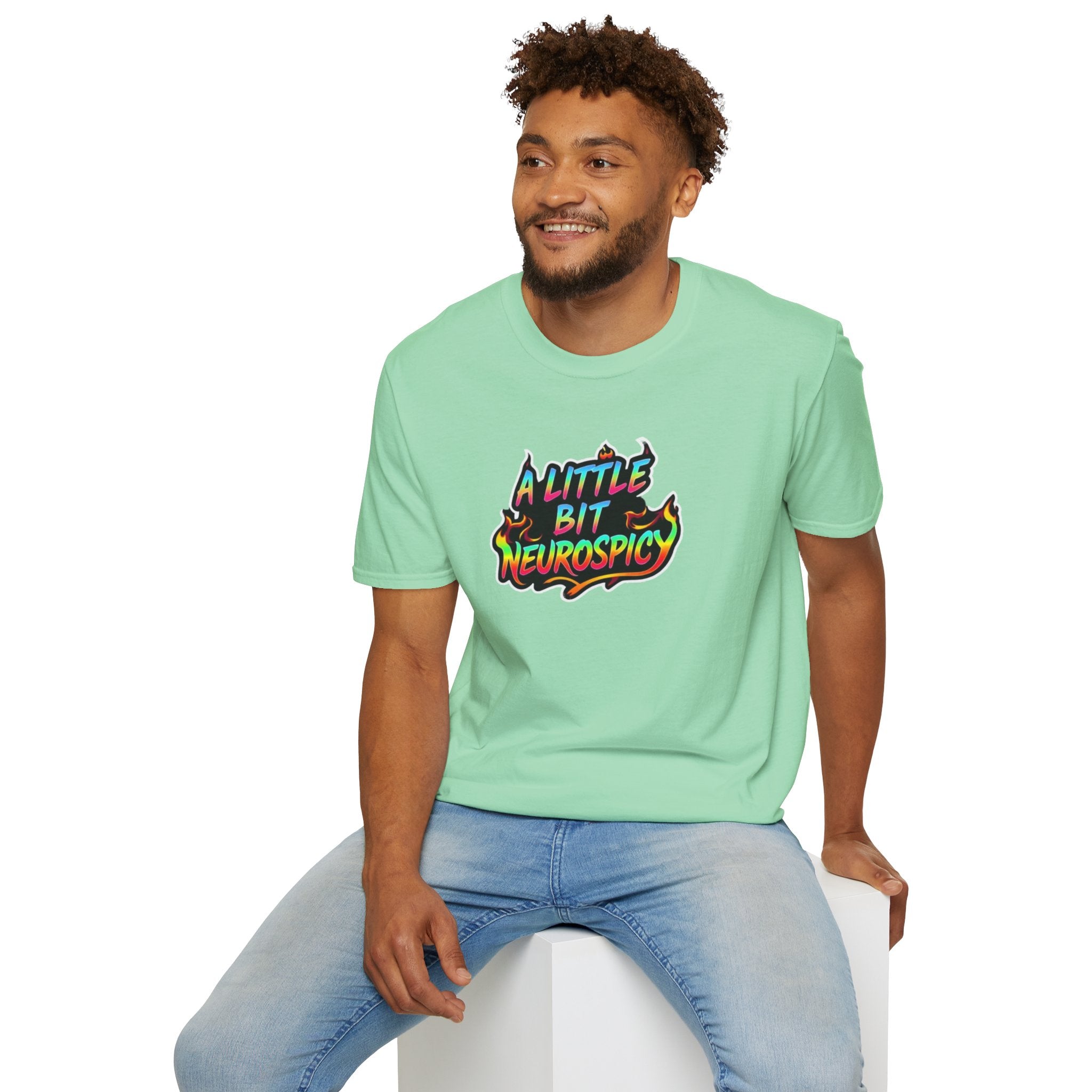 Camiseta unisex de estilo suave A Little Bit Neurospicy: camiseta gráfica divertida y peculiar para la conciencia neurodivergente