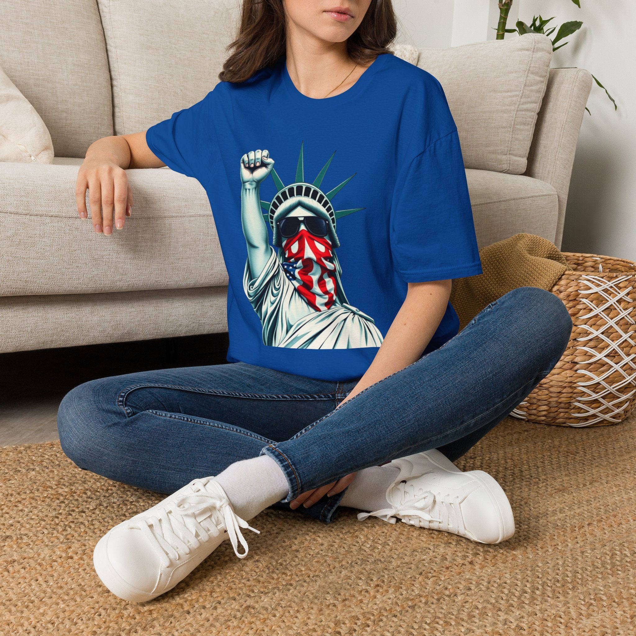 Resist - Patriotic Statue of Liberty T-Shirt - Unisex Softstyle Tee
