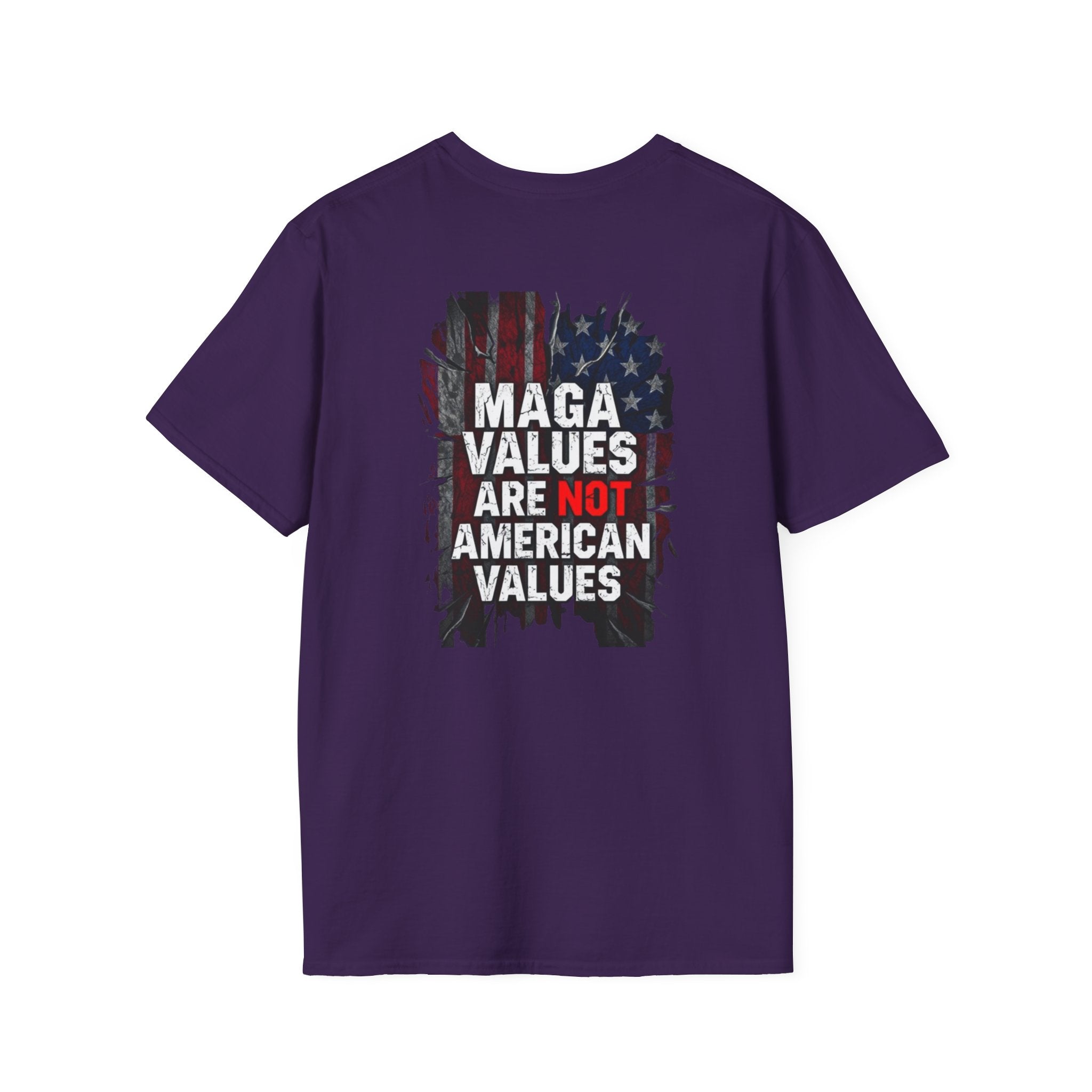 Camiseta unisex de estilo suave con gráficos "El Pueblo Unido" y "Los valores MAGA no son valores estadounidenses".